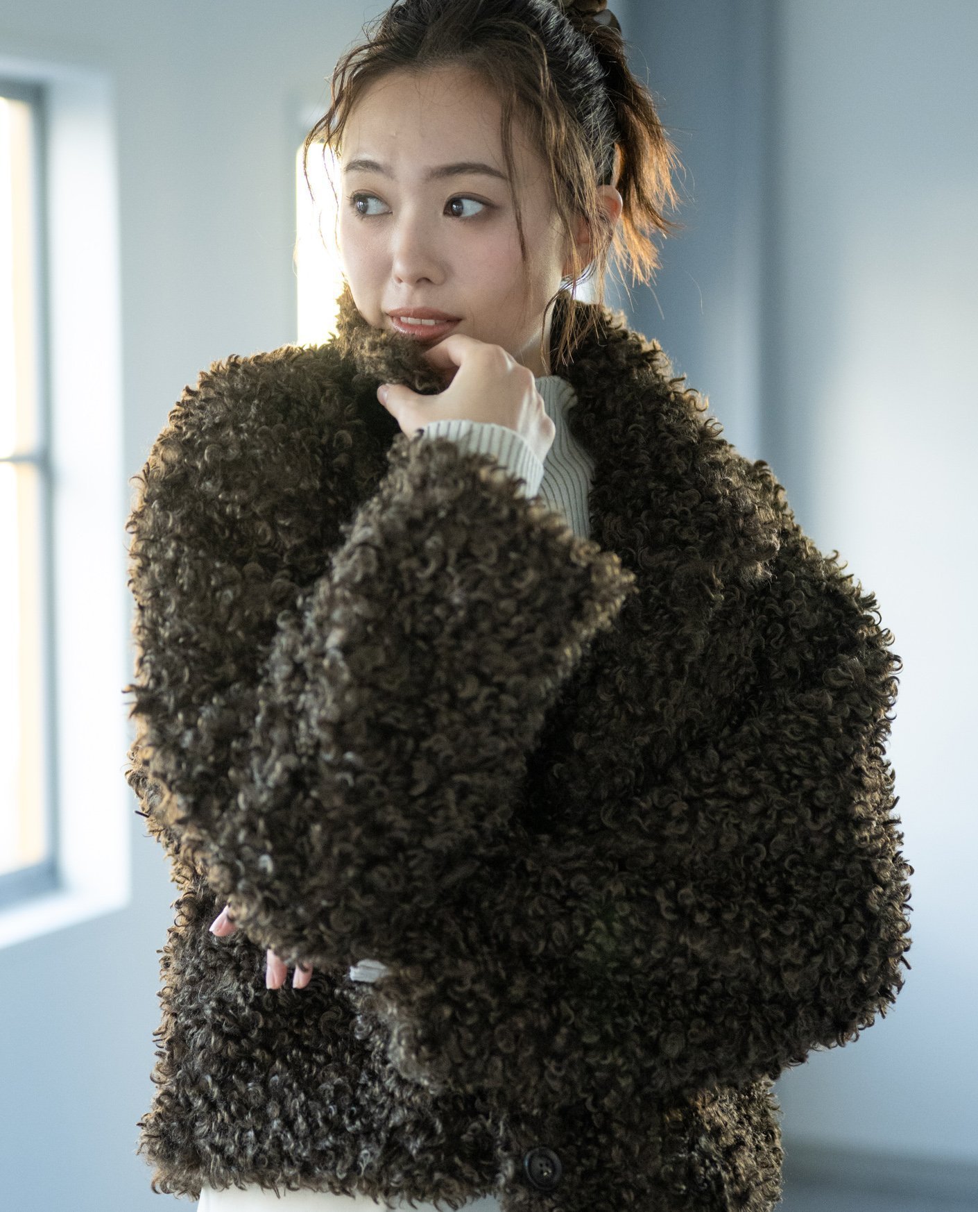 【イーブス/YEVS】のプードルファーブルゾン インテリア・キッズ・メンズ・レディースファッション・服の通販 founy(ファニー) 　ファッション　Fashion　レディースファッション　Fashion for Women　アウター　Coat / Outerwear Collection　ブルゾンジャケット・スポーティアウター　Blouson Jackets　ショート　Short, Short Length　シンプル　Simple, Minimal　スウェット / スエット　Sweatshirt, Sweatwear　スタイリッシュ　Stylish, Fashionable　スタンド　Stand Collar, Upright Stand　スニーカー　Sneakers, Trainers　デニム　Denim, Jeans Material　バランス　Balance, Style Balance　フェミニン　Feminine, Girly　防寒　Cold Protection, Winter-Ready　マフラー　Scarf, Muffler　ミックス　Mix, Mixed Style　ロング　Long, Long-Length　冬　Winter / This Winter　ブラウン|ID: prp329100004818633 ipo3291000000035008987