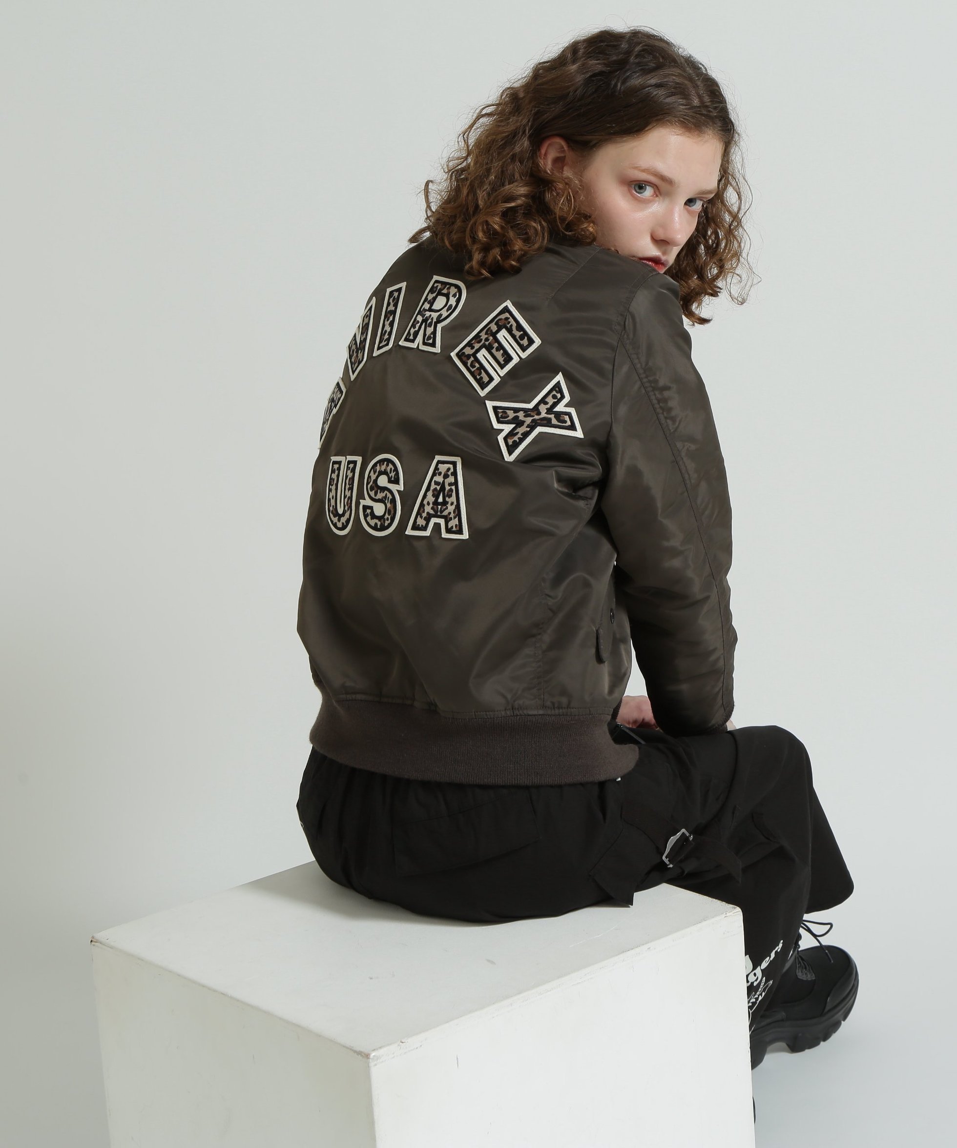 【アヴィレックス/AVIREX】の《WOMAN》LEOPARD LOGO MA-1 インテリア・キッズ・メンズ・レディースファッション・服の通販 founy(ファニー) 　ファッション　Fashion　レディースファッション　Fashion for Women　アウター　Coat / Outerwear Collection　MA-1ジャケット　MA-1 Bomber Jackets / Flight Jackets　フラップ　Flap, Flap Pocket　ポケット　Pocket, Pocket Detail　レオパード　Leopard, Animal Print　ブラウン|ID: prp329100004818673 ipo3291000000035009441