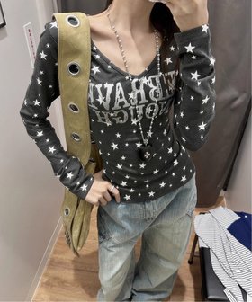 【チェルカ/CERCA】のHALEY PESCA/HALEY PESCA/ロゴプリント Vネックスタードットカットソー 人気、トレンドファッション・服の通販 founy(ファニー) ファッション Fashion レディースファッション Fashion for Women トップス・カットソー Cut & Sew Tops カットソー・ベーシックTシャツ Cut-and-Sewn Tops / Stretch Tees & Basics Vネックトップス V-Neck Tops / V-Cut Neckline Shirts インナー Innerwear カットソー Cut and Sewn Top トレンド Trend, Trending Now ドット Polka Dot, Dot Pattern ネックレス Necklace, Pendant Necklace 長袖 Long Sleeve, Full Sleeve プリント Print, Printed Pattern ベーシック Basic, Essential ボトム Bottoms, Lower Wear モチーフ Motif, Design Theme ロング Long, Long-Length 再入荷 Restock / Back in Stock |ID:prp329100004818681