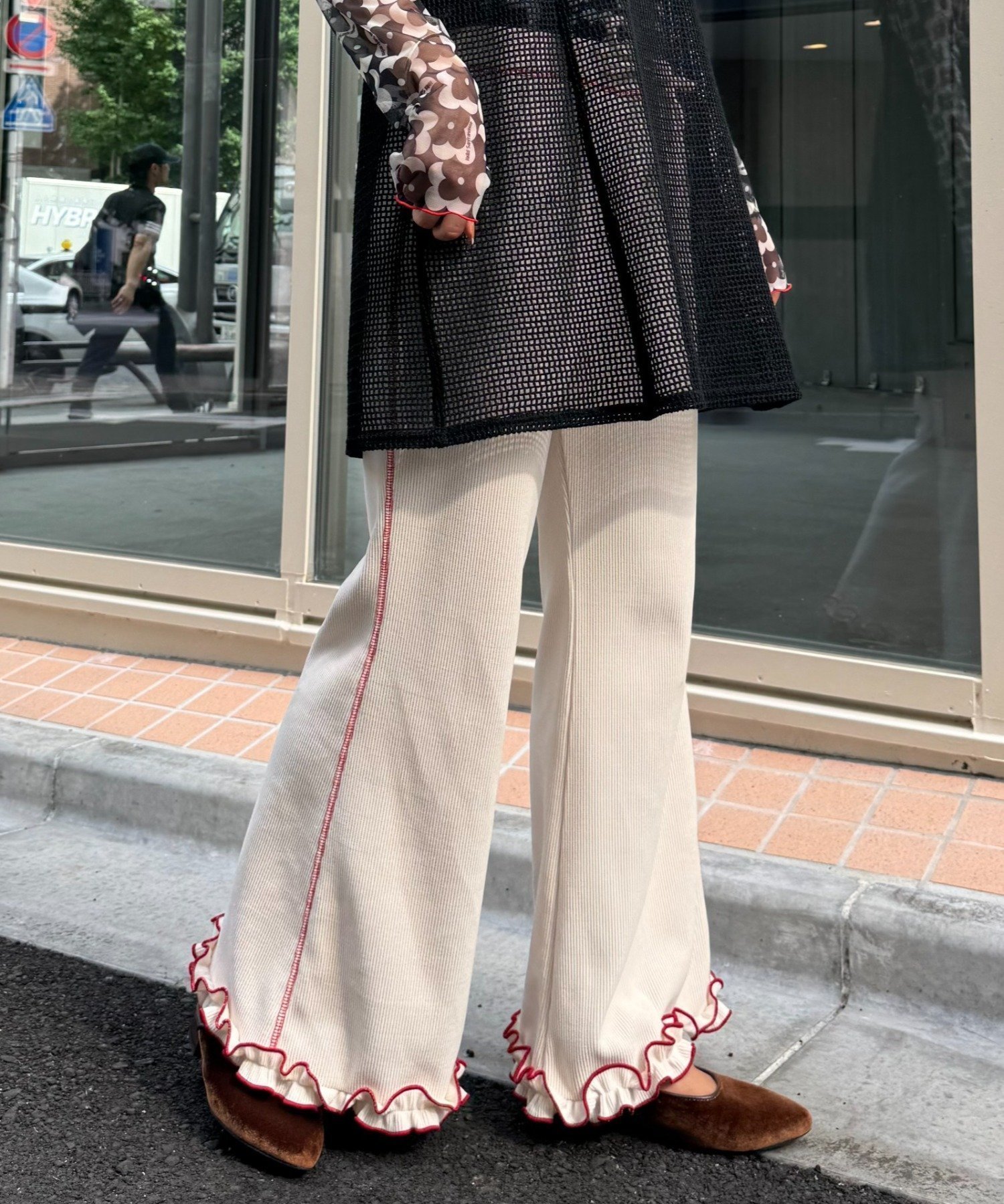 【チャオパニックティピー/CIAOPANIC TYPY】のH.Sコーデュロイ裾フリルフレアパンツ インテリア・キッズ・メンズ・レディースファッション・服の通販 founy(ファニー) 　ファッション　Fashion　レディースファッション　Fashion for Women　パンツ　Pants & Trousers　ガーリー　Girly, Feminine Style　コーデュロイ　Corduroy, Cord Fabric　チュニック　Tunic, Long Top　トレンド　Trend, Trending Now　定番　Standard, Basic Item　フリル　Frill, Ruffle　フレア　Flare, Flared　ルーズ　Loose, Oversized　ワッフル　Waffle, Waffle Knit　ワンポイント　One Point, Statement Accent　おすすめ　Recommended / Our Picks　アイボリー|ID: prp329100004818698 ipo3291000000035009658