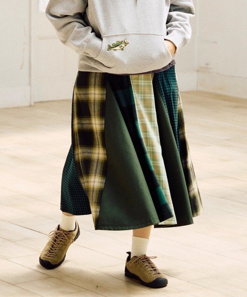 【ゴースローキャラバン/go slow caravan】のネルチェックパッチワークスカート (WOMENS) インテリア・キッズ・メンズ・レディースファッション・服の通販 founy(ファニー) 　ファッション　Fashion　レディースファッション　Fashion for Women　スカート　Skirts　シンプル　Simple, Minimal　スウェット / スエット　Sweatshirt, Sweatwear　チェック　Check, Plaid, Tartan　パッチワーク　Patchwork, Mixed Fabric　リラックス　Relax, Relaxed Fit　無地　Plain, Solid Color　グリーン|ID: prp329100004818844 ipo3291000000035010889