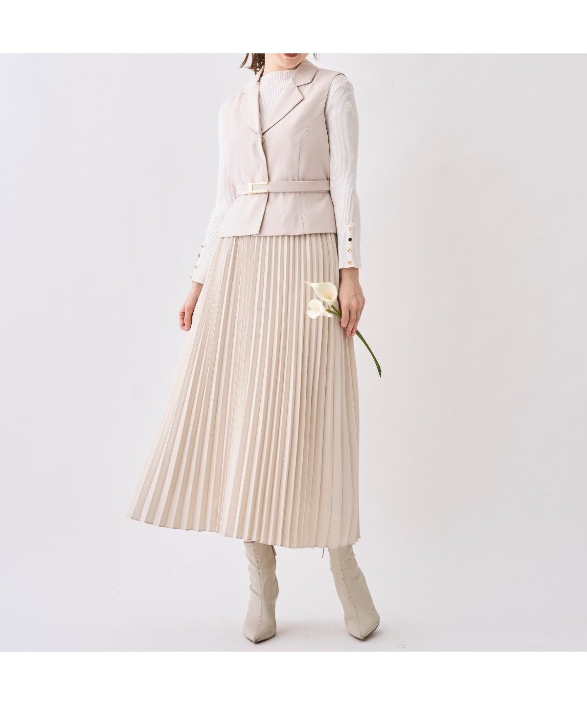 【スウィングル/Swingle】の【NEW YEAR LIMITED SET ITEM】ジレ プリーツスカートセット インテリア・キッズ・メンズ・レディースファッション・服の通販 founy(ファニー) 　ファッション　Fashion　レディースファッション　Fashion for Women　アウター　Coat / Outerwear Collection　スカート　Skirts　プリーツスカート / 上品フェミニンスタイル　Pleated Skirts　インナー　Innerwear　トレンド　Trend, Trending Now　フェミニン　Feminine, Girly　プリーツ　Pleats, Pleated　エレガント 上品　Elegant　ビジネス 仕事 通勤　Business / Work / Commuting　ベージュ|ID: prp329100004818922 ipo3291000000035011535