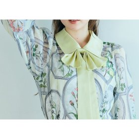 【ローズティアラ/Rose Tiara】のフラワーフレームプリントブラウス 人気、トレンドファッション・服の通販 founy(ファニー) ファッション Fashion レディースファッション Fashion for Women トップス・カットソー Cut & Sew Tops シャツ・ブラウス・オフィスカジュアル Elegant Blouses & Button-Ups カフス Cuff Design シアー Sheer, See-Through スタンダード Standard, Basic スマート Smart, Elegant フェミニン Feminine, Girly フラワー Flower, Floral プリント Print, Printed Pattern ポケット Pocket, Pocket Detail モチーフ Motif, Design Theme 無地 Plain, Solid Color リボン Ribbon, Bow |ID:prp329100004818952