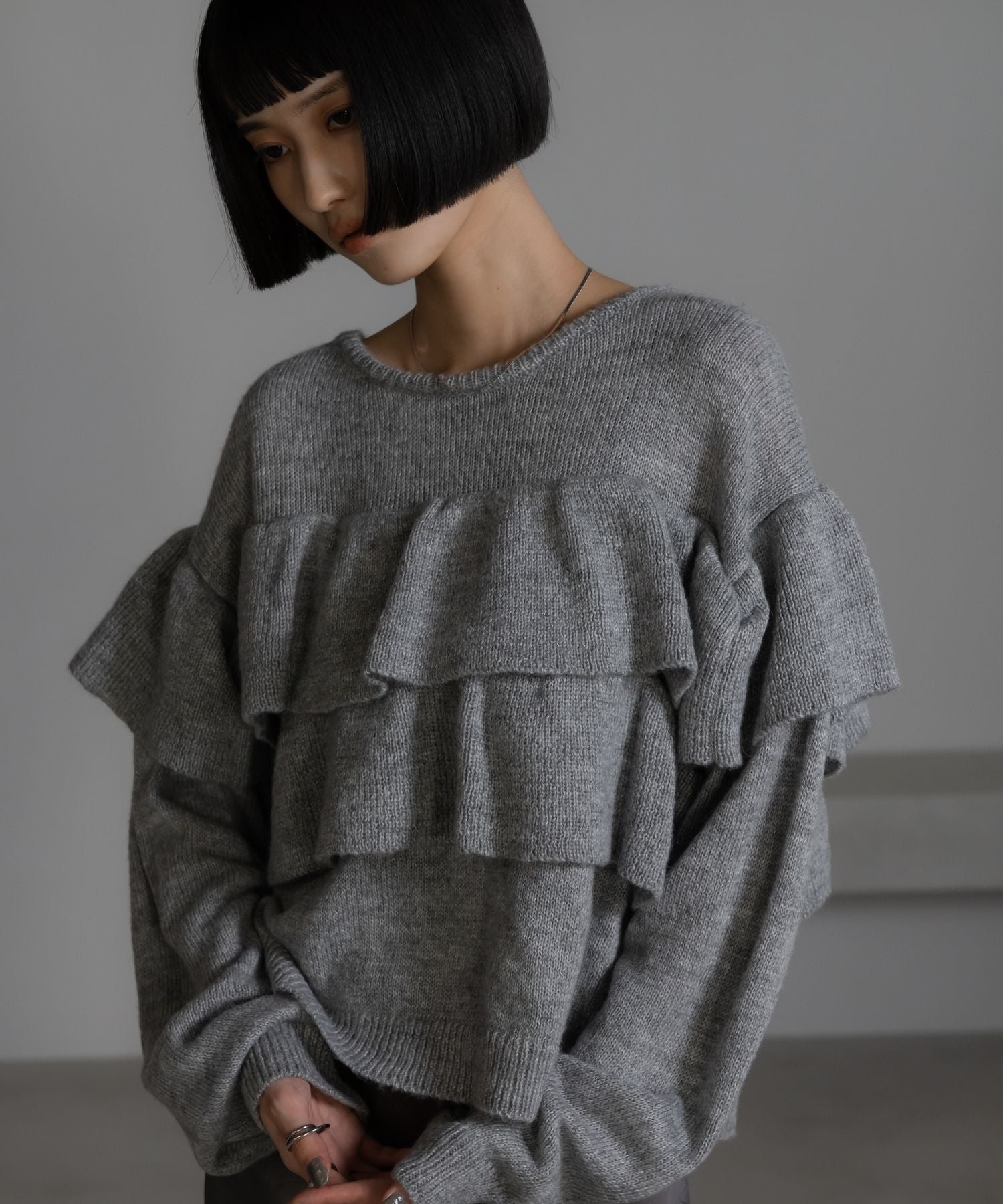 【ローリーズファーム/LOWRYS FARM】のフリルニットプルオーバーLS インテリア・キッズ・メンズ・レディースファッション・服の通販 founy(ファニー) 　ファッション　Fashion　レディースファッション　Fashion for Women　トップス・カットソー　Cut & Sew Tops　ニット　Knit Tops & Sweaters　カジュアルプルオーバー・ニットトップス　Pullovers & Knit Tops / Casual Pullovers　アクリル　Acrylic Material　フリル　Frill, Ruffle　ボトム　Bottoms, Lower Wear　グレー|ID: prp329100004818962 ipo3291000000035011806