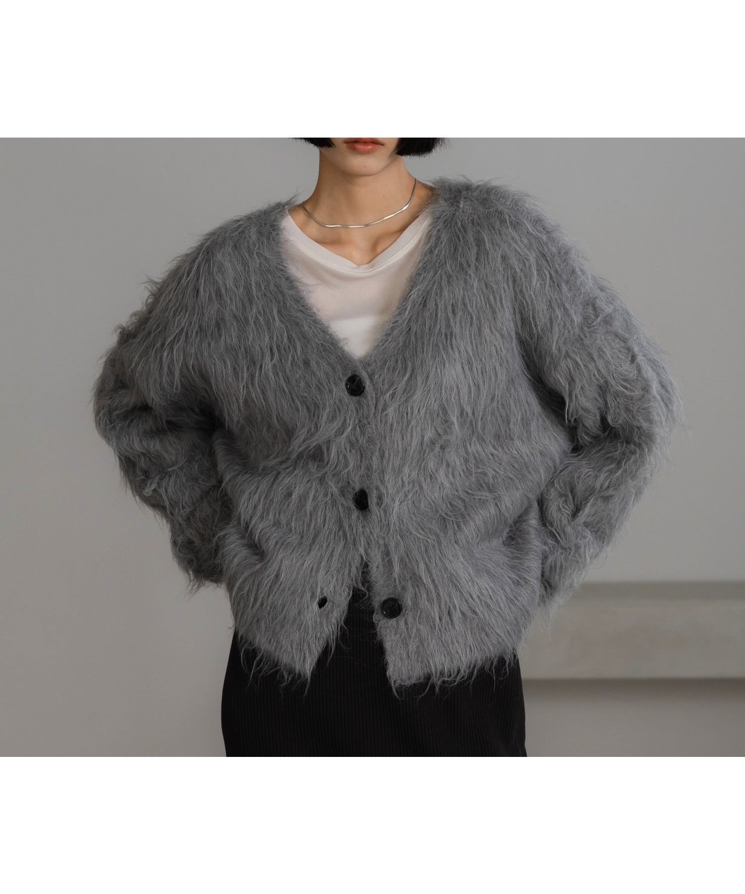 【ローリーズファーム/LOWRYS FARM】のシャギーショートVカーディガン インテリア・キッズ・メンズ・レディースファッション・服の通販 founy(ファニー) 　ファッション　Fashion　レディースファッション　Fashion for Women　トップス・カットソー　Cut & Sew Tops　カーディガン・羽織り　Layered Style Cardigans　カーディガン　Cardigan, Knitwear　サテン　Satin, Glossy Fabric　シンプル　Simple, Minimal　デニム　Denim, Jeans Material　ボトム　Bottoms, Lower Wear　今季　This Season, Current Season　定番　Standard, Basic Item　グレー|ID: prp329100004818965 ipo3291000000035011845