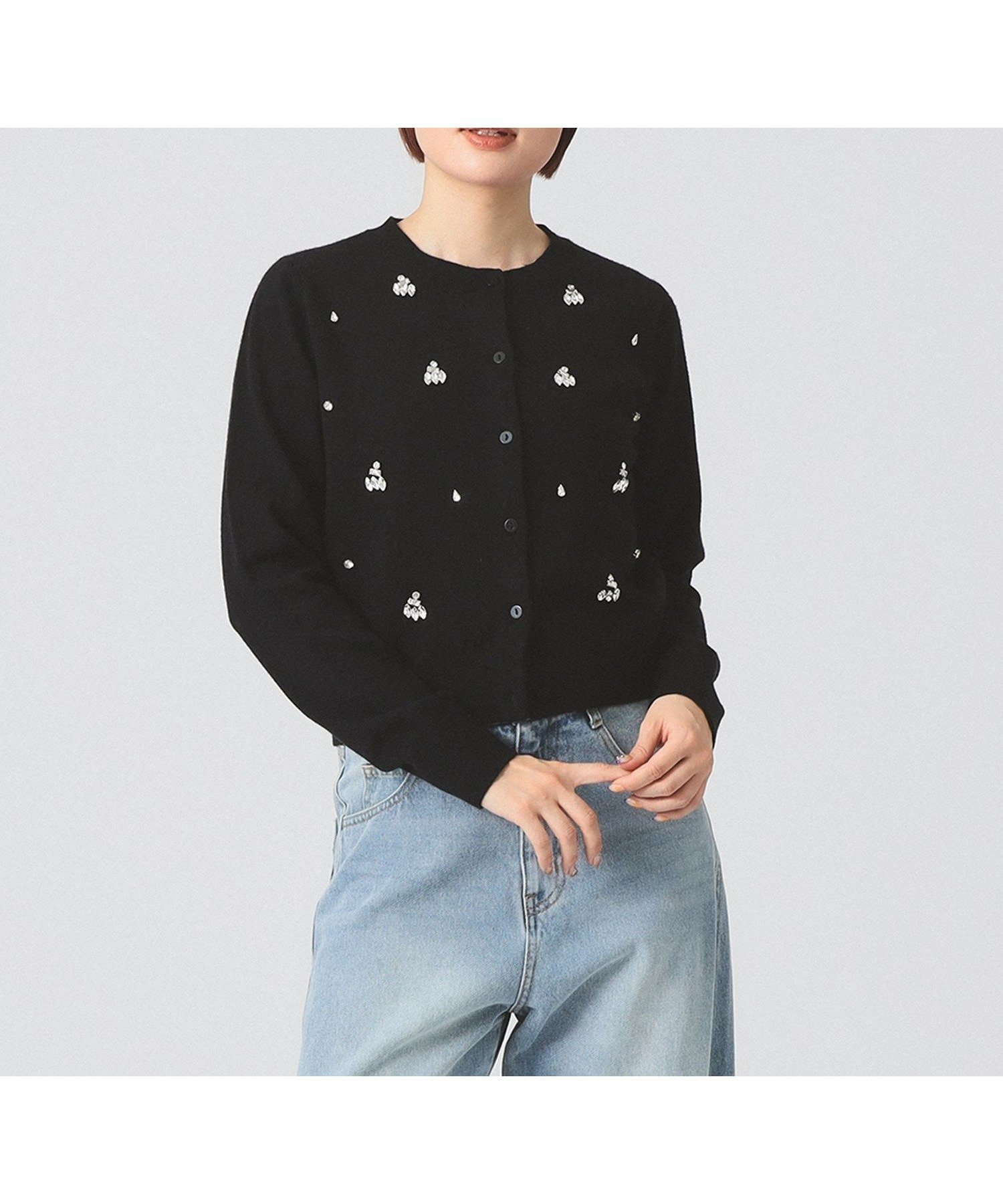 【ビームス ウイメン/BEAMS】のビジュー クルーネック カーディガン きれいめ 重ね着 初詣 お正月 インテリア・キッズ・メンズ・レディースファッション・服の通販 founy(ファニー) 　ファッション　Fashion　レディースファッション　Fashion for Women　トップス・カットソー　Cut & Sew Tops　カーディガン・羽織り　Layered Style Cardigans　インナー　Innerwear　カーディガン　Cardigan, Knitwear　コンパクト　Compact, Small Size　シンプル　Simple, Minimal　タイトスカート　Pencil Skirt, Tight Skirt　ダウン　Down, Puffer　デニム　Denim, Jeans Material　バランス　Balance, Style Balance　ビジュー　Bijou, Jewel-like Accent　フェミニン　Feminine, Girly　フレア　Flare, Flared　モチーフ　Motif, Design Theme　ワイド　Wide, Wide Fit　おすすめ　Recommended / Our Picks　エレガント 上品　Elegant　お正月　New Year　BLACK|ID: prp329100004819005 ipo3291000000035012488