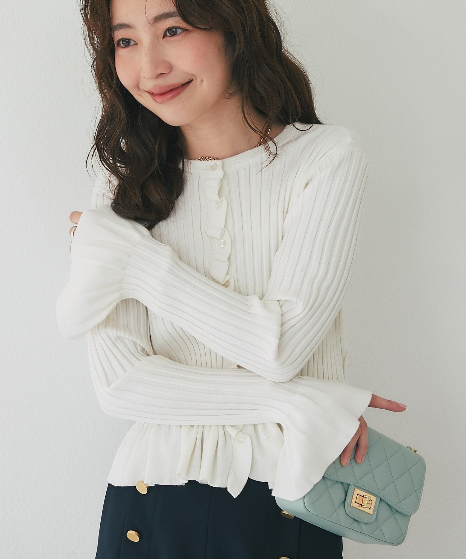 【ラブティックボンボン/La boutique BonBon】の【トレンドフリル】フリルリブニットカーディガン インテリア・キッズ・メンズ・レディースファッション・服の通販 founy(ファニー) 　ファッション　Fashion　レディースファッション　Fashion for Women　トップス・カットソー　Cut & Sew Tops　ニット　Knit Tops & Sweaters　カーディガン・羽織り　Layered Style Cardigans　おすすめ　Recommended / Our Picks　カーディガン　Cardigan, Knitwear　スリーブ　Sleeve, Long Sleeve / Short Sleeve　デニム　Denim, Jeans Material　トレンド　Trend, Trending Now　フィット　Fit, Slim Fit　フェミニン　Feminine, Girly　フリル　Frill, Ruffle　フレア　Flare, Flared　フロント　Front, Front Design　ワイド　Wide, Wide Fit　ホワイト|ID: prp329100004819012 ipo3291000000035012587