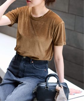 【ジャーナルスタンダード レリューム/JOURNAL STANDARD relume】のシアーベロアハーフスリーブTEE 人気、トレンドファッション・服の通販 founy(ファニー) ファッション Fashion レディースファッション Fashion for Women トップス・カットソー Cut & Sew Tops ベロアトップス Velour Tops / Velvet-Look Items 2025年 2025 2025-2026秋冬・A/W Autumn/Winter 2025–26 AW25–26 おすすめ Recommended / Our Picks アンサンブル Ensemble Set インナー Innerwear カーディガン Cardigan, Knitwear コンパクト Compact, Small Size ジャケット Jacket, Outerwear ストレッチ Stretch, Stretchy Fabric スリーブ Sleeve, Long Sleeve / Short Sleeve ハーフ Half, Half-Length ベロア Velour, Soft Velvet エレガント 上品 Elegant 秋 Autumn |ID:prp329100004819053