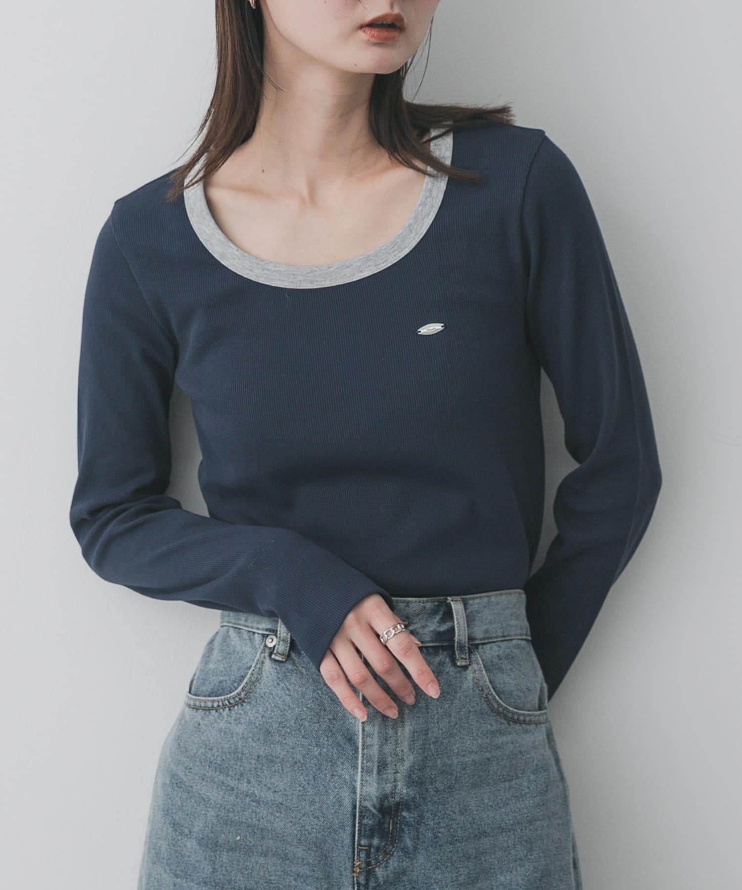 【センスオブプレイス/SENSE OF PLACE by URBAN RESEARCH】のラウンドネックリブTシャツ インテリア・キッズ・メンズ・レディースファッション・服の通販 founy(ファニー) 　ファッション　Fashion　レディースファッション　Fashion for Women　トップス・カットソー　Cut & Sew Tops　シャツ・ブラウス・オフィスカジュアル　Elegant Blouses & Button-Ups　ロングTシャツ・Tシャツ　Longline T-Shirts & Tees　インナー　Innerwear　カーディガン　Cardigan, Knitwear　コンパクト　Compact, Small Size　シンプル　Simple, Minimal　ジャケット　Jacket, Outerwear　デコルテ　Décolleté, Neckline　フィット　Fit, Slim Fit　S/S・春夏　SS, Spring/Summer, Warm Season　夏　Summer　2026年　2026　ネイビー|ID: prp329100004819081 ipo3291000000035013082