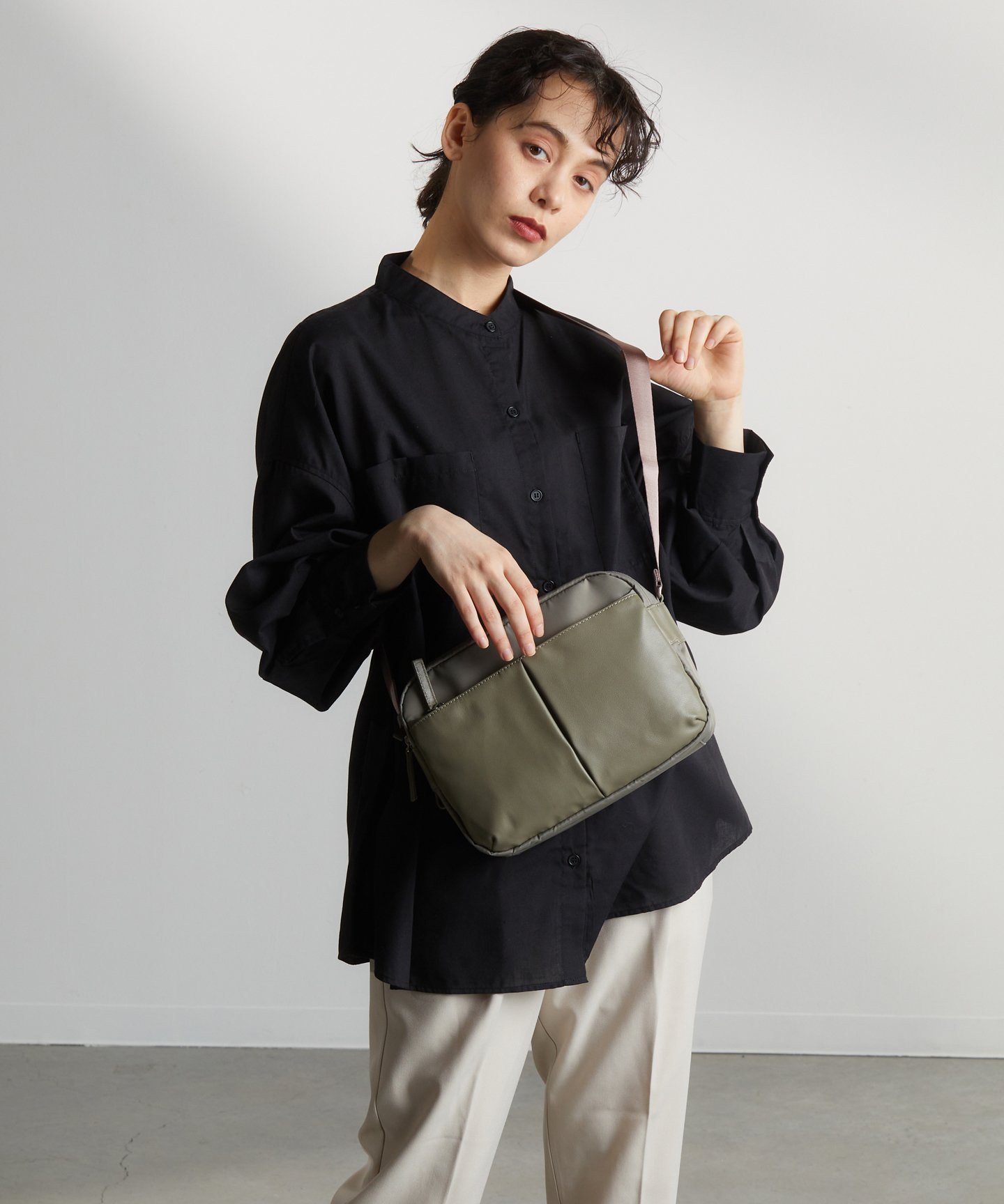 【その他のブランド/Other】のナイロン×牛革コンビシリーズ 横型ショルダーバッグ インテリア・キッズ・メンズ・レディースファッション・服の通販 founy(ファニー) 　ファッション　Fashion　レディースファッション　Fashion for Women　バッグ　Bags　コンビ　Combo, Combination Style　フロント　Front, Front Design　ベーシック　Basic, Essential　財布　Wallet, Purse　軽量　Lightweight, Ultra Light　グレージュ|ID: prp329100004819189 ipo3291000000035014608