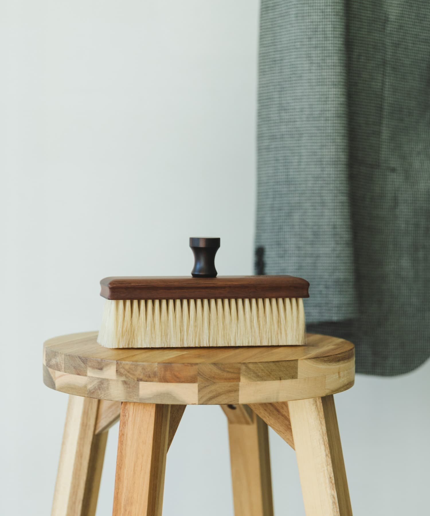 【アーバンリサーチ ドアーズ/URBAN RESEARCH DOORS】の『WEB/一部店舗限定』Shoji Works 四角い馬毛の洋服ブラシ インテリア・キッズ・メンズ・レディースファッション・服の通販 founy(ファニー) ファッション Fashion レディースファッション Fashion for Women アンゴラ Angora Knitwear クラシック Classic, Timeless Style シルク Silk, 100% Silk リネン Linen, Linen Fabric 再入荷 Restock / Back in Stock おすすめ Recommended / Our Picks -|ID: prp329100004819199 ipo3291000000035014673