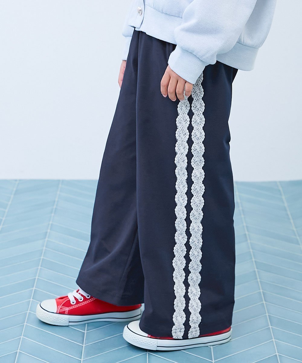 【デビロック/devirock / KIDS】の【イージーウォッシュ】サイドラインレース ワイドパンツ 子供服 キッズ 女の子 26SS インテリア・キッズ・メンズ・レディースファッション・服の通販 founy(ファニー) ファッション Fashion キッズファッション Fashion for Kids ボトムス Bottoms 春 Spring ガーリー Girly, Feminine Style ストレッチ Stretch, Stretchy Fabric ダウン Down, Puffer チュール Tulip, Tulip Motif なめらか Smooth, Silky Texture パーカー Hoodie, Parka レース Lace, Lace Fabric ワイド Wide, Wide Fit おすすめ Recommended / Our Picks 2026年 2026 Dネイビー|ID: prp329100004819249 ipo3291000000035015207