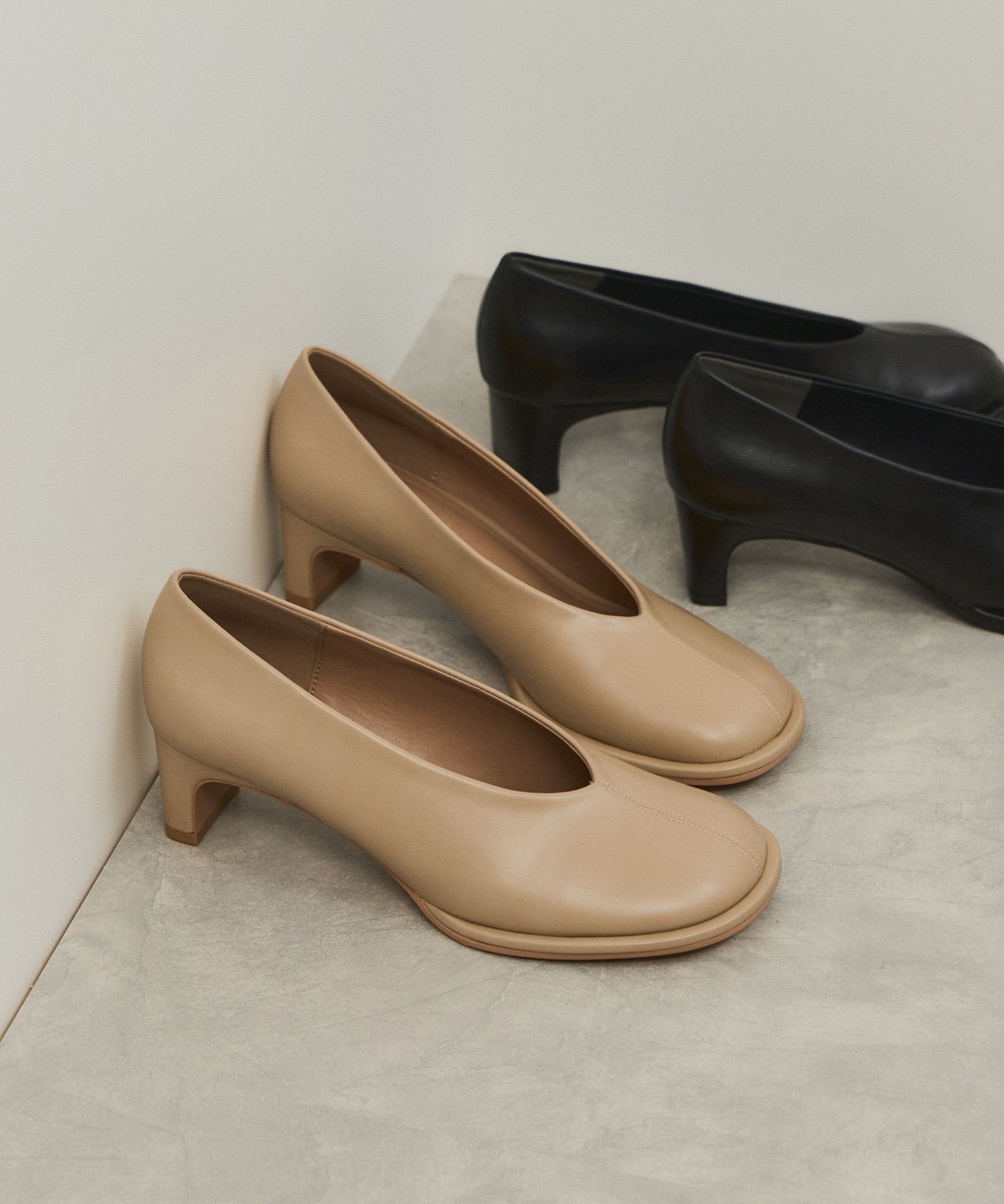 【アダム エ ロペ/ADAM ET ROPE'】のラウンドトゥパンプス インテリア・キッズ・メンズ・レディースファッション・服の通販 founy(ファニー) 　ファッション　Fashion　レディースファッション　Fashion for Women　2026年　2026　おすすめ　Recommended / Our Picks　シューズ　Shoes, Footwear　バランス　Balance, Style Balance　フェイクレザー　Faux Leather, PU Leather　フォルム　Silhouette, Form　ボトム　Bottoms, Lower Wear　ワイド　Wide, Wide Fit　ベージュ(27)|ID: prp329100004819296 ipo3291000000035015602