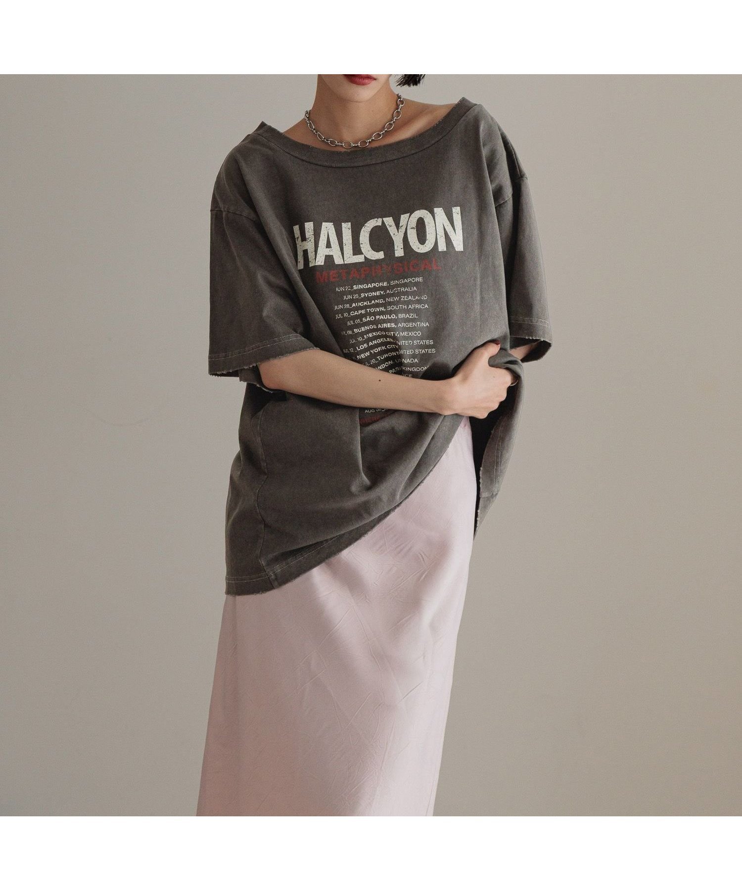 【ローリーズファーム/LOWRYS FARM】の【前後着用可能】2WAYロゴTEE インテリア・キッズ・メンズ・レディースファッション・服の通販 founy(ファニー) 　ファッション　Fashion　レディースファッション　Fashion for Women　おすすめ　Recommended / Our Picks　ショート　Short, Short Length　チュニック　Tunic, Long Top　トレンド　Trend, Trending Now　ボトム　Bottoms, Lower Wear　チャコール18|ID: prp329100004819438 ipo3291000000035016957