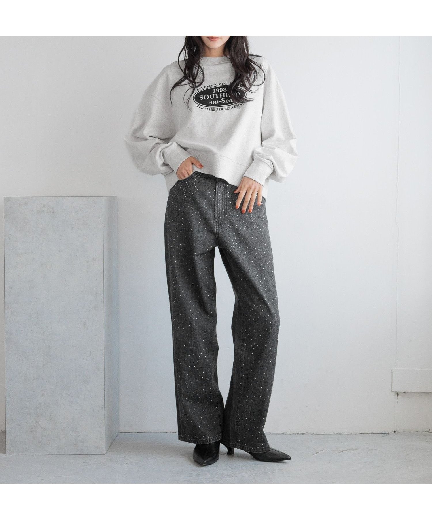 【ローリーズファーム/LOWRYS FARM】のビジューワイドストレートP インテリア・キッズ・メンズ・レディースファッション・服の通販 founy(ファニー) 　ファッション　Fashion　レディースファッション　Fashion for Women　おすすめ　Recommended / Our Picks　シンプル　Simple, Minimal　ストレート　Straight, Straight Cut　デニム　Denim, Jeans Material　バランス　Balance, Style Balance　ビジュー　Bijou, Jewel-like Accent　ルーズ　Loose, Oversized　ブラック09|ID: prp329100004819508 ipo3291000000035017825