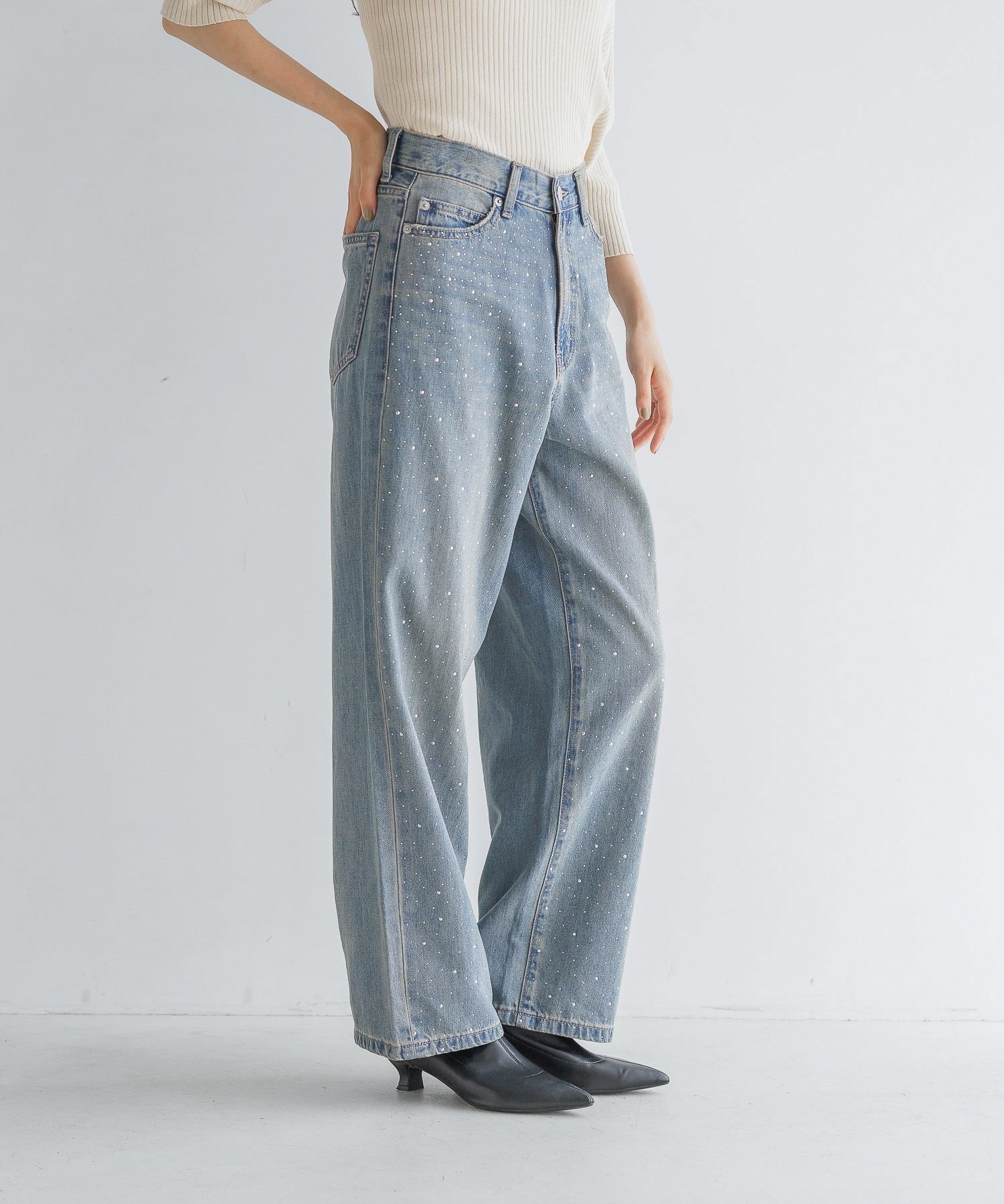 【ローリーズファーム/LOWRYS FARM】のビジューワイドストレートP インテリア・キッズ・メンズ・レディースファッション・服の通販 founy(ファニー) 　ファッション　Fashion　レディースファッション　Fashion for Women　おすすめ　Recommended / Our Picks　シンプル　Simple, Minimal　ストレート　Straight, Straight Cut　デニム　Denim, Jeans Material　バランス　Balance, Style Balance　ビジュー　Bijou, Jewel-like Accent　ルーズ　Loose, Oversized　ブルー82|ID: prp329100004819508 ipo3291000000035017827