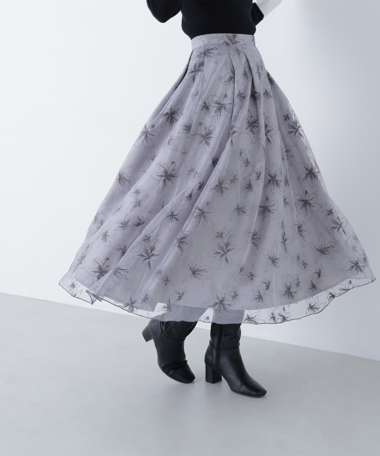 【ナチュラル ビューティー ベーシック/NATURAL BEAUTY BASIC】のチュール刺繍フレアスカート インテリア・キッズ・メンズ・レディースファッション・服の通販 founy(ファニー) 　ファッション　Fashion　レディースファッション　Fashion for Women　スカート　Skirts　Aライン・フレアスカート　A-Line & Flared Skirts　サテン　Satin, Glossy Fabric　チュール　Tulip, Tulip Motif　フレア　Flare, Flared　グレー系2|ID: prp329100004819625 ipo3291000000035019255