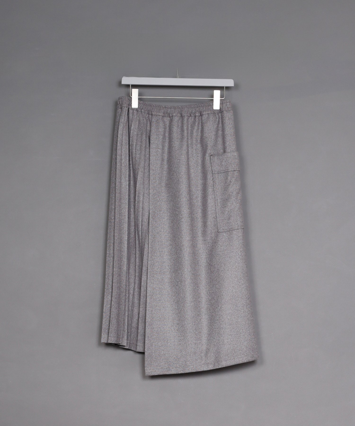 【ビーアパートメント/b apartment / MEN】の「KHA KI / カーキ」LAYERED PLEATED SKIRT インテリア・キッズ・メンズ・レディースファッション・服の通販 founy(ファニー) ファッション Fashion メンズファッション Fashion for Men プリーツ Pleats, Pleated ベロア Velour, Soft Velvet 再入荷 Restock / Back in Stock GRAY|ID: prp329100004819639 ipo3291000000035019367