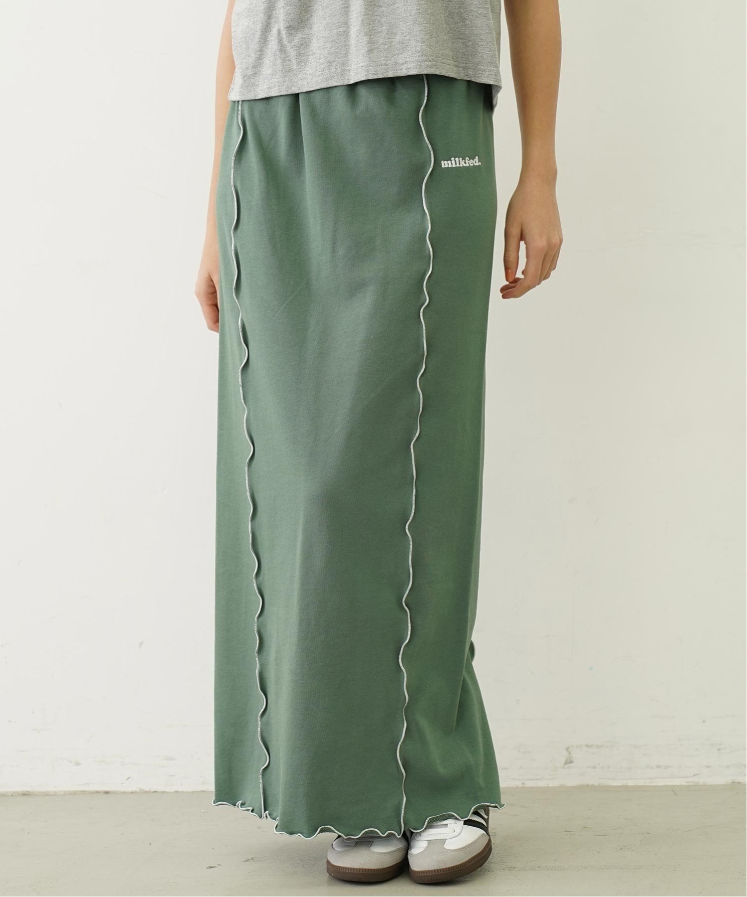 【ミルクフェド/MILKFED.】のLETTUCE EDGE SWEAT SKIRT MILKFED. インテリア・キッズ・メンズ・レディースファッション・服の通販 founy(ファニー) 　ファッション　Fashion　レディースファッション　Fashion for Women　スカート　Skirts　おすすめ　Recommended / Our Picks　スウェット / スエット　Sweatshirt, Sweatwear　スリット　Slit, Slit Detail　セットアップ　Set-Up, Coordinated Outfit　トレンド　Trend, Trending Now　ペプラム　Peplum, Flared Hem　ロング　Long, Long-Length　GREEN|ID: prp329100004819648 ipo3291000000035019512