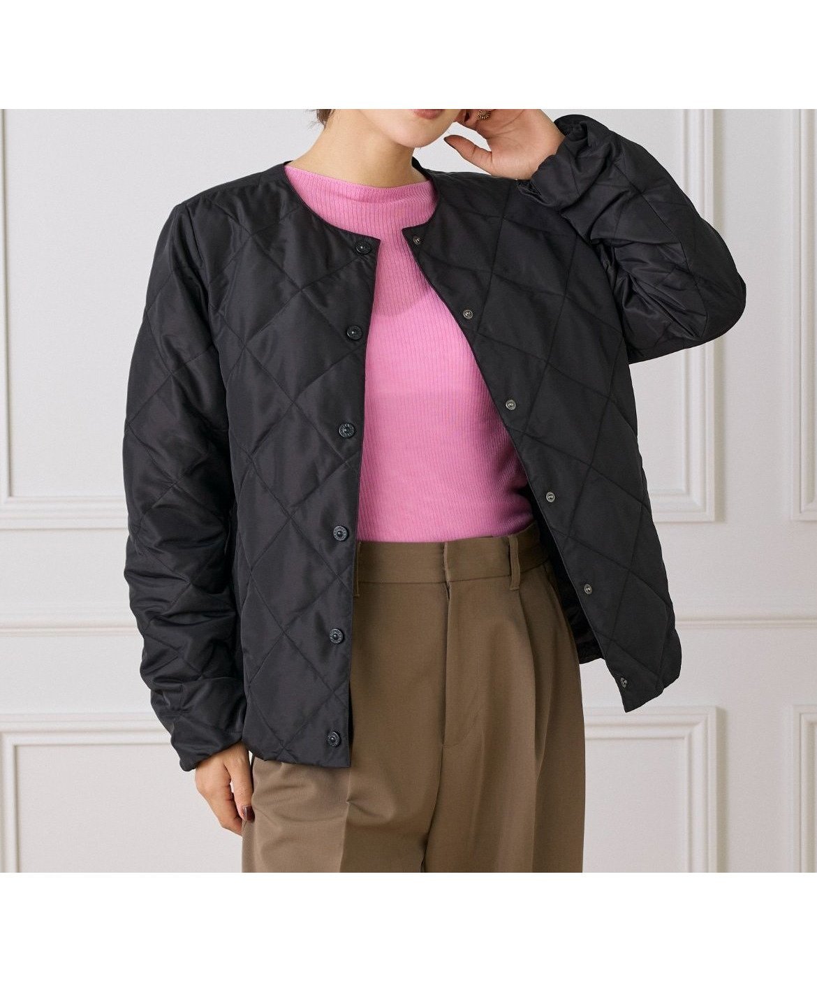 【イッツインターナショナル/I.T.'S. international】のクルーネックダウンジャケット《TAIONコラボレーション》 インテリア・キッズ・メンズ・レディースファッション・服の通販 founy(ファニー) ファッション Fashion レディースファッション Fashion for Women アウター Coat / Outerwear Collection レディースジャケット・軽アウター Jackets インナー Innerwear キルト Quilt, Quilted Fabric シンプル Simple, Minimal ジャケット Jacket, Outerwear スマート Smart, Elegant ダウン Down, Puffer 定番 Standard, Basic Item ファブリック Fabric, Textile ポケット Pocket, Pocket Detail エレガント 上品 Elegant ブラック|ID: prp329100004819650 ipo3291000000035019534