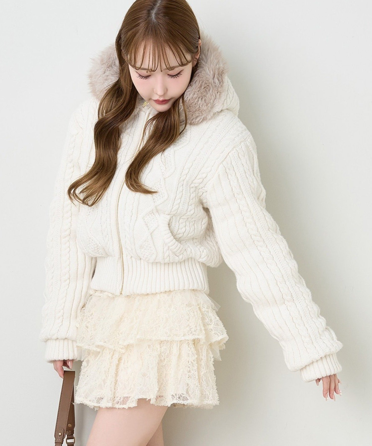 【ナイスクラップ/NICE CLAUP】のケーブルニット中綿ブルゾン インテリア・キッズ・メンズ・レディースファッション・服の通販 founy(ファニー) 　ファッション　Fashion　レディースファッション　Fashion for Women　アウター　Coat / Outerwear Collection　ブルゾンジャケット・スポーティアウター　Blouson Jackets　トップス・カットソー　Cut & Sew Tops　ニット　Knit Tops & Sweaters　コンパクト　Compact, Small Size　コンビ　Combo, Combination Style　デニム　Denim, Jeans Material　ブルゾン　Blouson, Bomber Jacket　冬　Winter / This Winter　おすすめ　Recommended / Our Picks　エレガント 上品　Elegant　2025年　2025　2025-2026秋冬・A/W　Autumn/Winter 2025–26 AW25–26　オフホワイト|ID: prp329100004819675 ipo3291000000035019816