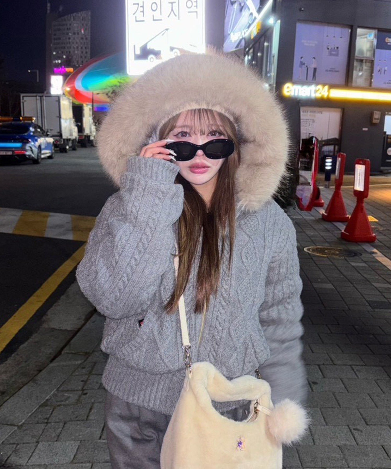 【ナイスクラップ/NICE CLAUP】のケーブルニット中綿ブルゾン インテリア・キッズ・メンズ・レディースファッション・服の通販 founy(ファニー) 　ファッション　Fashion　レディースファッション　Fashion for Women　アウター　Coat / Outerwear Collection　ブルゾンジャケット・スポーティアウター　Blouson Jackets　トップス・カットソー　Cut & Sew Tops　ニット　Knit Tops & Sweaters　コンパクト　Compact, Small Size　コンビ　Combo, Combination Style　デニム　Denim, Jeans Material　ブルゾン　Blouson, Bomber Jacket　冬　Winter / This Winter　おすすめ　Recommended / Our Picks　エレガント 上品　Elegant　2025年　2025　2025-2026秋冬・A/W　Autumn/Winter 2025–26 AW25–26　グレー|ID: prp329100004819675 ipo3291000000035019817