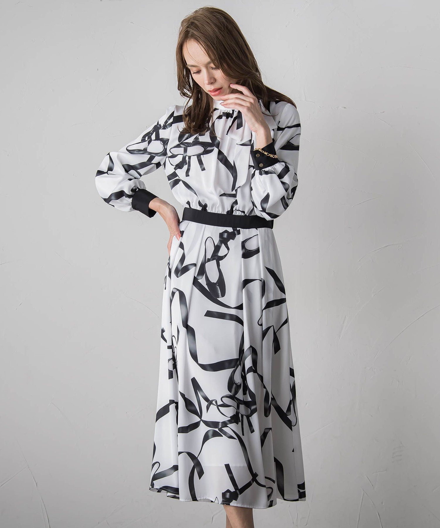 【ビアッジョブルー/Viaggio Blu】のトゥシューズワンピース インテリア・キッズ・メンズ・レディースファッション・服の通販 founy(ファニー) 　ファッション　Fashion　レディースファッション　Fashion for Women　秋　Autumn　クラシカル　Classical, Vintage-Inspired　サテン　Satin, Glossy Fabric　シューズ　Shoes, Footwear　シンプル　Simple, Minimal　フィット　Fit, Slim Fit　フェミニン　Feminine, Girly　フレア　Flare, Flared　プリント　Print, Printed Pattern　リボン　Ribbon, Bow　A/W・秋冬　Autumn/Winter　おすすめ　Recommended / Our Picks　日本製　Made In Japan　エレガント 上品　Elegant　2025年　2025　2025-2026秋冬・A/W　Autumn/Winter 2025–26 AW25–26　ホワイト系その他|ID: prp329100004819679 ipo3291000000035019865