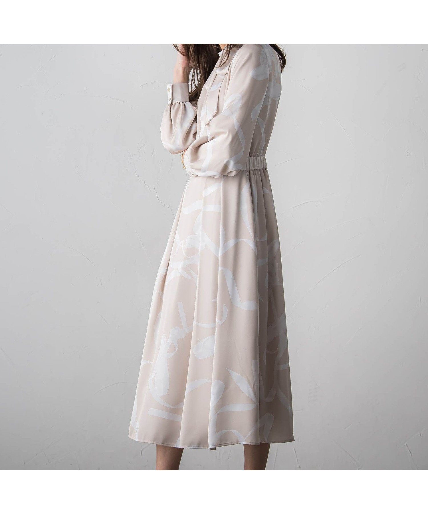 【ビアッジョブルー/Viaggio Blu】のトゥシューズワンピース インテリア・キッズ・メンズ・レディースファッション・服の通販 founy(ファニー) 　ファッション　Fashion　レディースファッション　Fashion for Women　秋　Autumn　クラシカル　Classical, Vintage-Inspired　サテン　Satin, Glossy Fabric　シューズ　Shoes, Footwear　シンプル　Simple, Minimal　フィット　Fit, Slim Fit　フェミニン　Feminine, Girly　フレア　Flare, Flared　プリント　Print, Printed Pattern　リボン　Ribbon, Bow　A/W・秋冬　Autumn/Winter　おすすめ　Recommended / Our Picks　日本製　Made In Japan　エレガント 上品　Elegant　2025年　2025　2025-2026秋冬・A/W　Autumn/Winter 2025–26 AW25–26　アイボリー|ID: prp329100004819679 ipo3291000000035019866