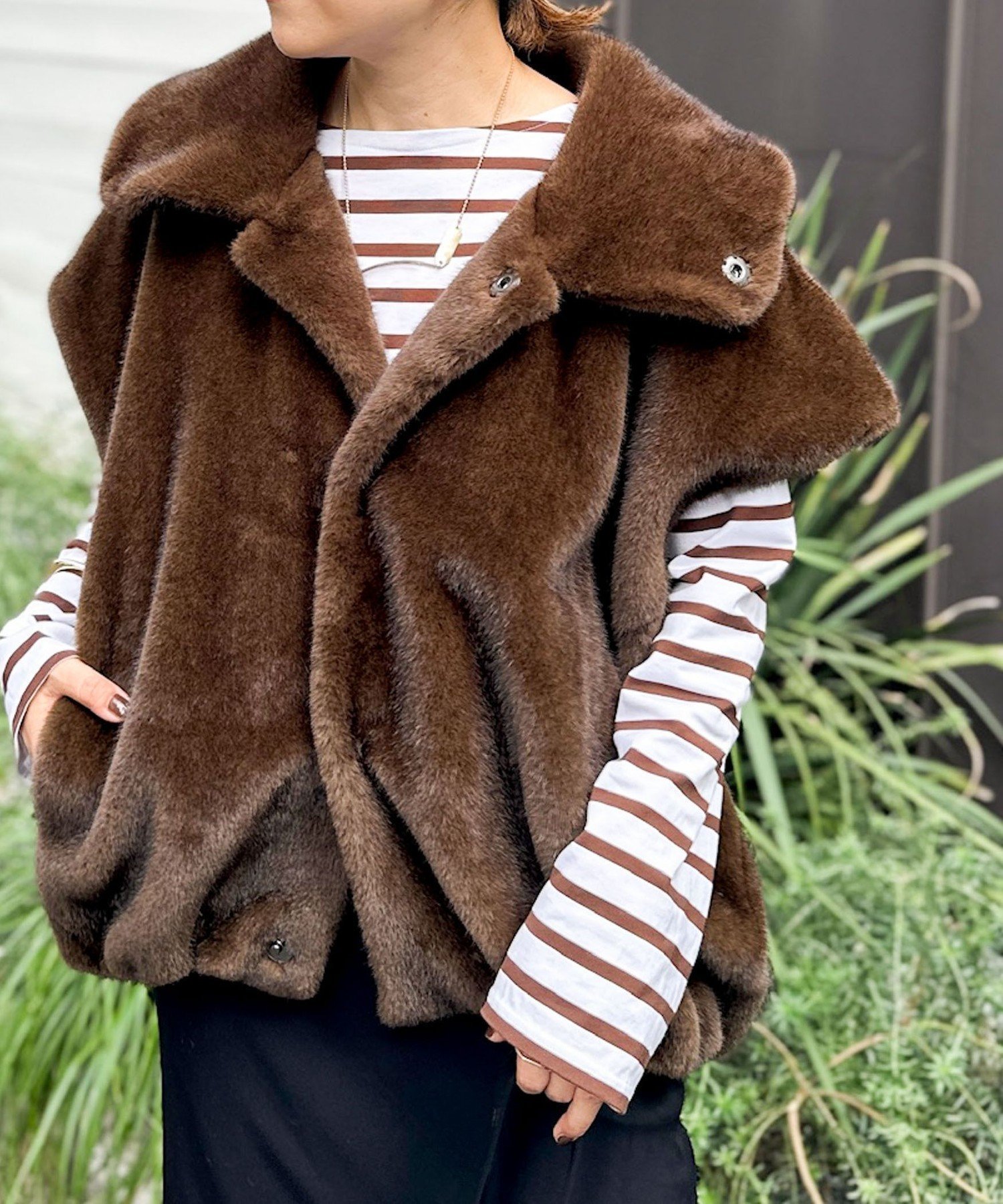 【ノーリーズ/NOLLEY'S】のエコファー衿付ベスト インテリア・キッズ・メンズ・レディースファッション・服の通販 founy(ファニー) 　ファッション　Fashion　レディースファッション　Fashion for Women　アウター　Coat / Outerwear Collection　トップス・カットソー　Cut & Sew Tops　ベスト&ジレ / 重ね着スタイル　Vests & Gilets　2025年　2025　2025-2026秋冬・A/W　Autumn/Winter 2025–26 AW25–26　おすすめ　Recommended / Our Picks　ベスト　Vest, Waistcoat　モコモコ　Fuzzy, Fluffy　ダークブラウン|ID: prp329100004819680 ipo3291000000035019869