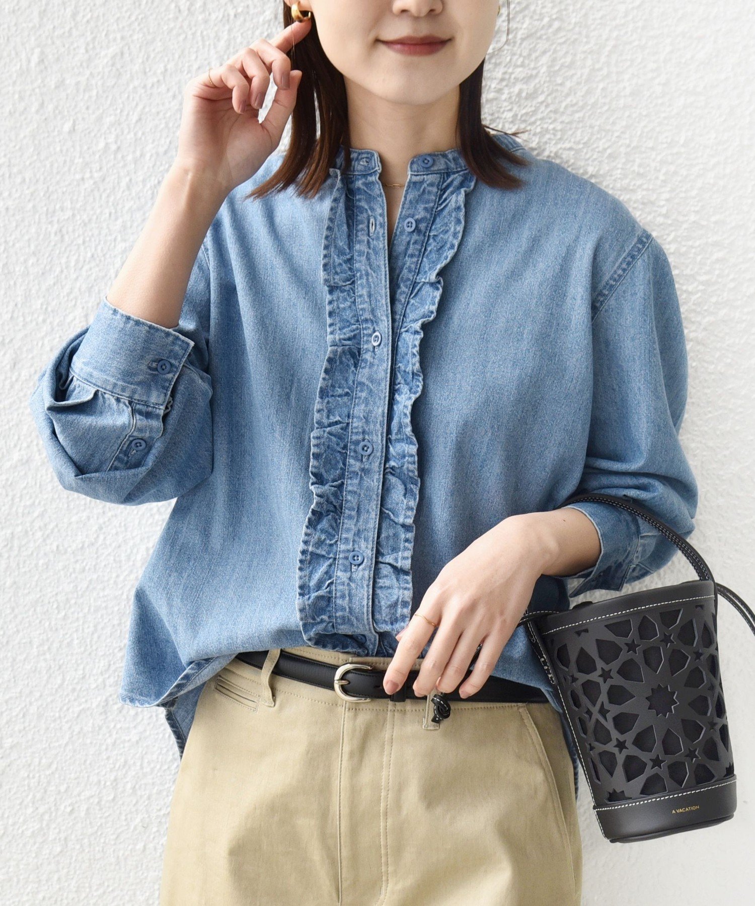 【シップス フォー ウィメン/SHIPS】の【WEB限定】 洗濯機可能 ライトオンス フリル デニム シャツ 人気、トレンドファッション・服の通販 founy(ファニー) ファッション Fashion レディースファッション Fashion for Women トップス・カットソー Cut & Sew Tops シャツ・ブラウス・オフィスカジュアル Elegant Blouses & Button-Ups デニム Denim, Jeans Material バランス Balance, Style Balance フリル Frill, Ruffle フロント Front, Front Design ボトム Bottoms, Lower Wear ポケット Pocket, Pocket Detail 羽織 Haori, Light Jacket 2026年 2026 other-1|ID: prp329100004819689 ipo3291000000036070794