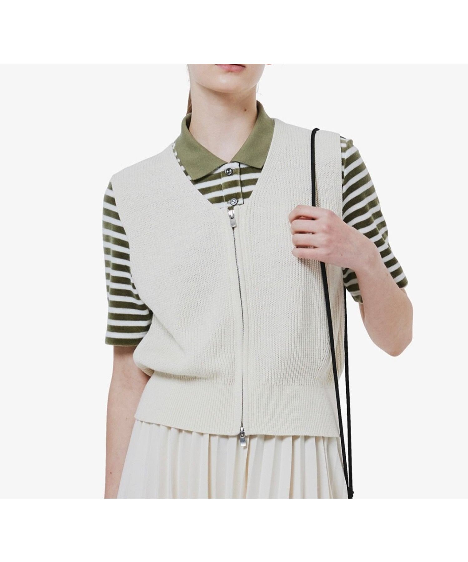 【ラコステ/LACOSTE】のジップアップニットベスト インテリア・キッズ・メンズ・レディースファッション・服の通販 founy(ファニー) 　ファッション　Fashion　レディースファッション　Fashion for Women　アウター　Coat / Outerwear Collection　トップス・カットソー　Cut & Sew Tops　ニット　Knit Tops & Sweaters　ベスト&ジレ / 重ね着スタイル　Vests & Gilets　インナー　Innerwear　シンプル　Simple, Minimal　ノースリーブ　Sleeveless, No-Sleeve　ヘムライン　Hemline, Bottom Cut　ベスト　Vest, Waistcoat　ボトム　Bottoms, Lower Wear　エレガント 上品　Elegant　畦　Ribbed Knit　オフホワイト|ID: prp329100004819691 ipo3291000000035020026
