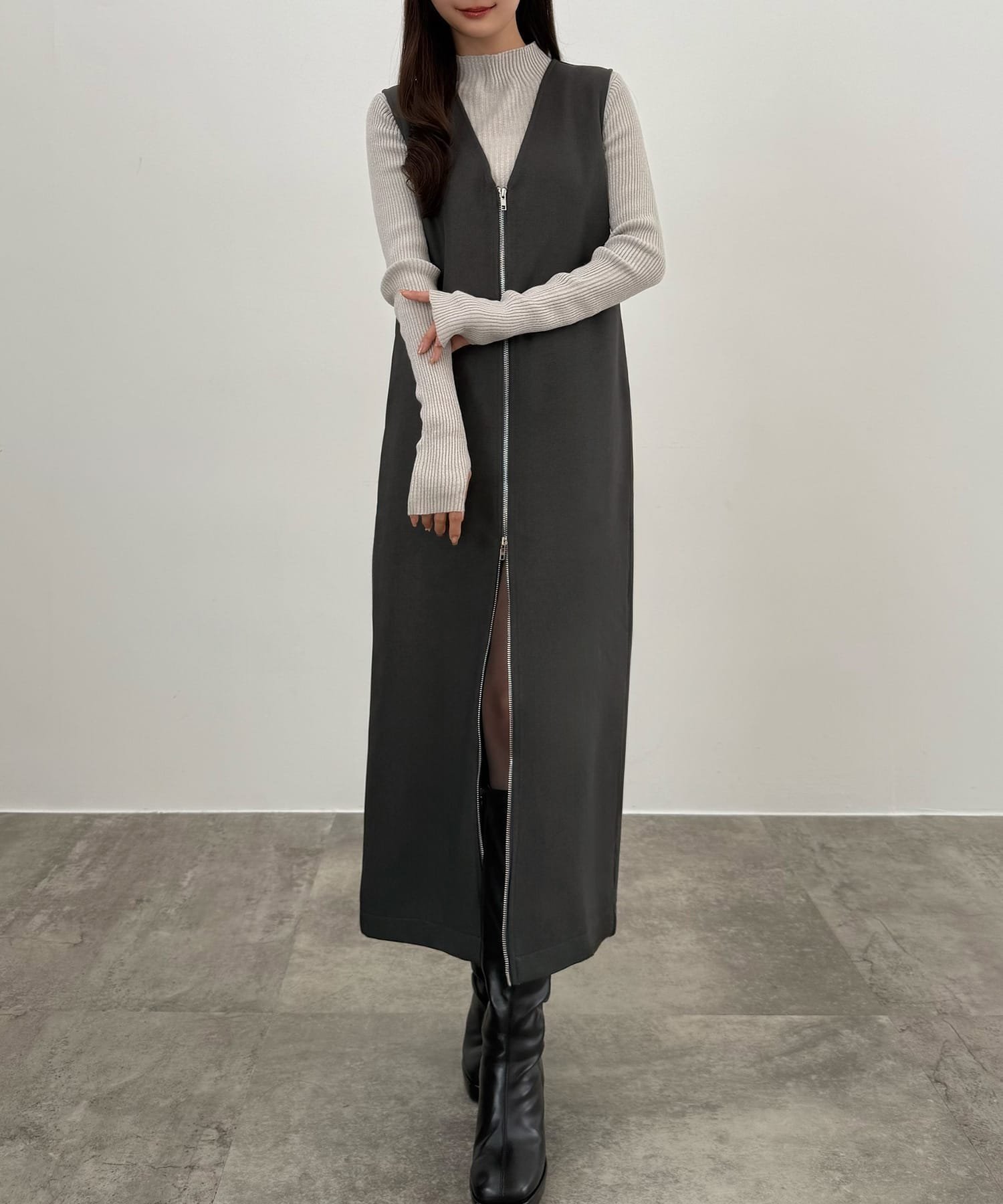 【ジュノア/JUNOAH】のCENEA 裏起毛フロントファスナージャンパースカート インテリア・キッズ・メンズ・レディースファッション・服の通販 founy(ファニー) 　ファッション　Fashion　レディースファッション　Fashion for Women　スカート　Skirts　チャコール|ID: prp329100004819720 ipo3291000000035020436