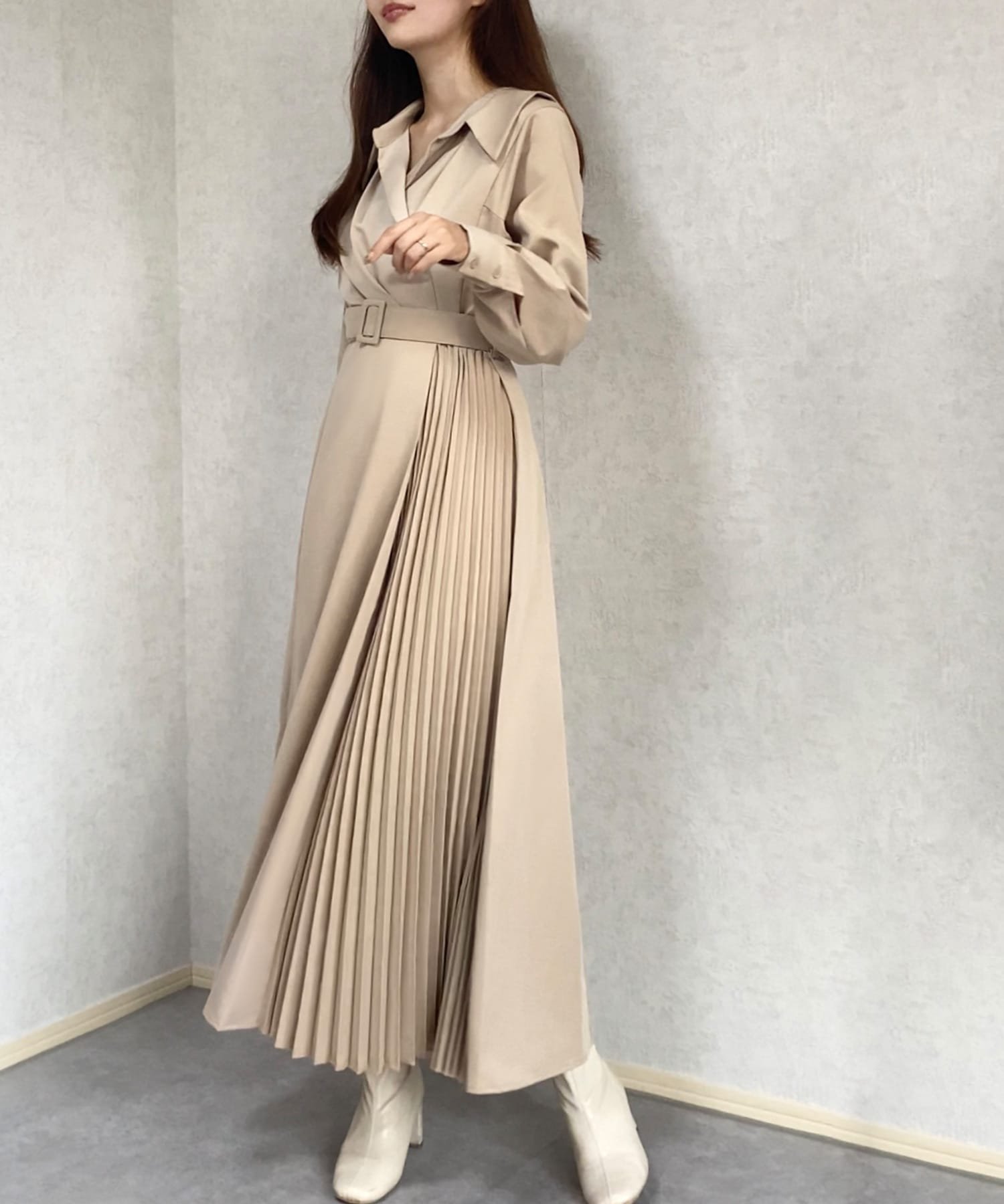 【ジュノア/JUNOAH】のカシュクールデザインプリーツワンピース インテリア・キッズ・メンズ・レディースファッション・服の通販 founy(ファニー) 　ファッション　Fashion　レディースファッション　Fashion for Women　ワンピース　Dresses　ライトベージュ|ID: prp329100004819729 ipo3291000000035020624