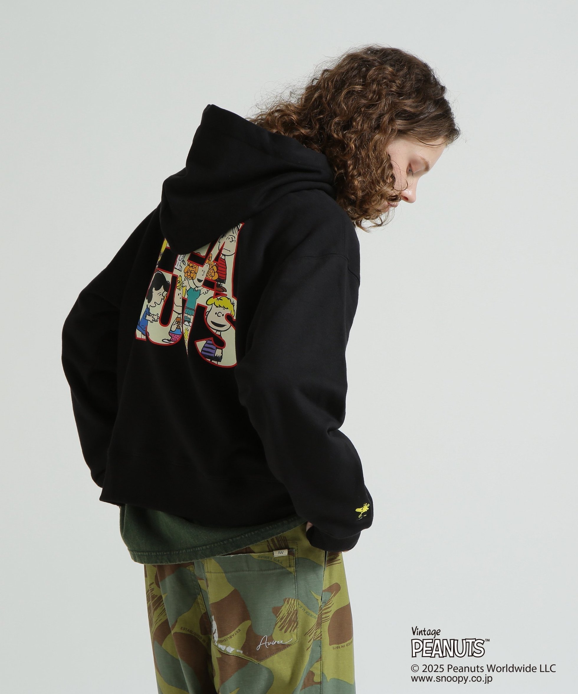 【アヴィレックス/AVIREX】の《AVIREX × PEANUTS》PULLOVER PARKA / プルオーバーパーカー / ピーナッツ / アヴィレックス インテリア・キッズ・メンズ・レディースファッション・服の通販 founy(ファニー) 　ファッション　Fashion　レディースファッション　Fashion for Women　トップス・カットソー　Cut & Sew Tops　レディースパーカー・カジュアルフーディー　Casual Hoodies & Sweatshirts　カジュアルプルオーバー・ニットトップス　Pullovers & Knit Tops / Casual Pullovers　イラスト　Illustration　カラフル　Colorful Design　キャラクター　Character, Licensed Characters　キャンバス　Canvas, Canvas Fabric　コレクション　Collection, Seasonal Line　人気　Popular, Best Seller　パーカー　Hoodie, Parka　ミリタリー　Military, Army Style　ブラック|ID: prp329100004819735 ipo3291000000035020730
