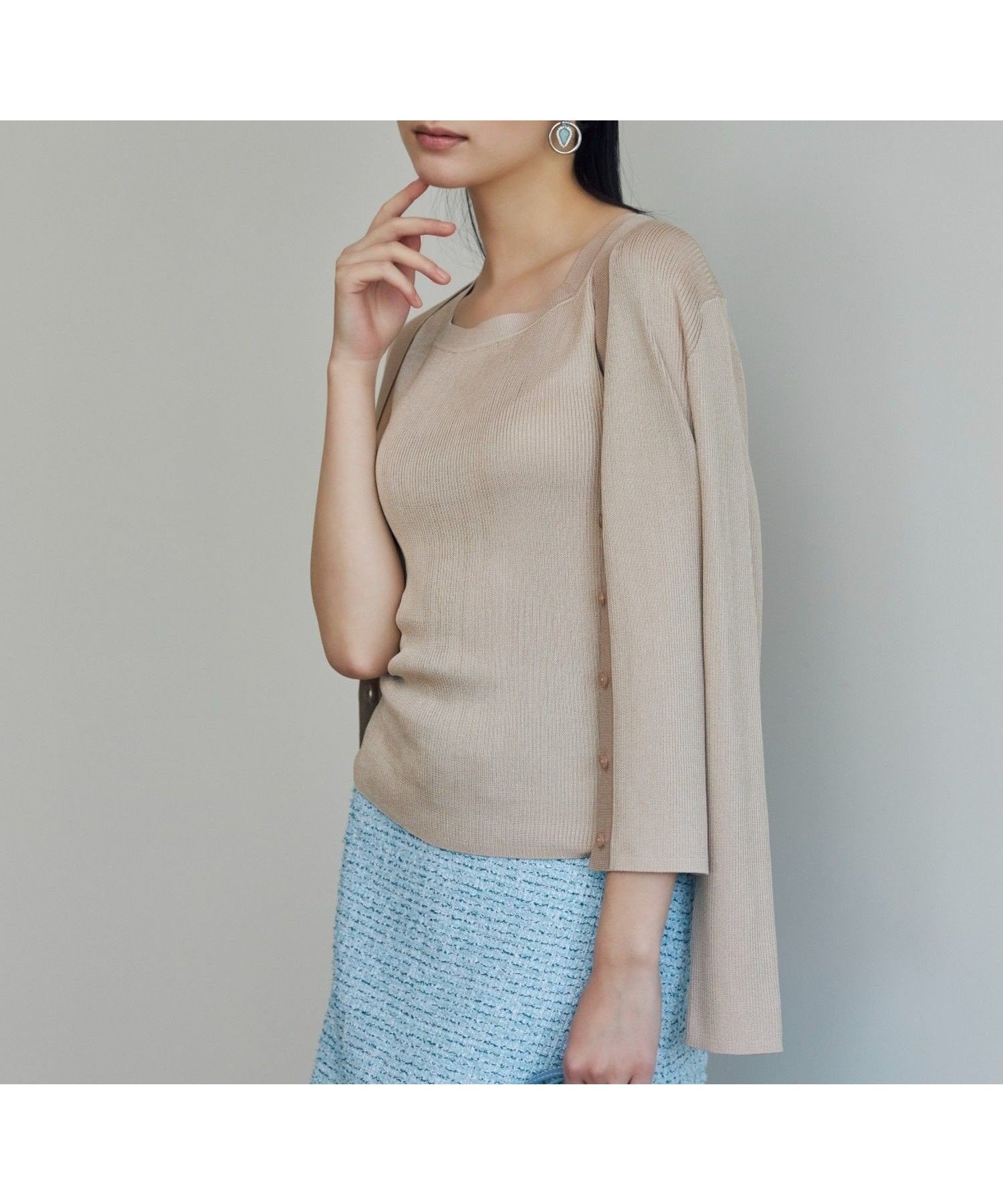 【アナイ/ANAYI】のアセテートポリエステルVネック カーディガン インテリア・キッズ・メンズ・レディースファッション・服の通販 founy(ファニー) ファッション Fashion レディースファッション Fashion for Women トップス・カットソー Cut & Sew Tops カーディガン・羽織り Layered Style Cardigans Vネックトップス V-Neck Tops / V-Cut Neckline Shirts アンサンブル Ensemble Set カーディガン Cardigan, Knitwear スクエア Square, Square Shape スマート Smart, Elegant 定番 Standard, Basic Item 人気 Popular, Best Seller ミラノリブ Milano Rib, Milano Stitch S/S・春夏 SS, Spring/Summer, Warm Season 再入荷 Restock / Back in Stock 夏 Summer ギフト プレゼント Gift / Present beige|ID: prp329100004819740 ipo3291000000035020795