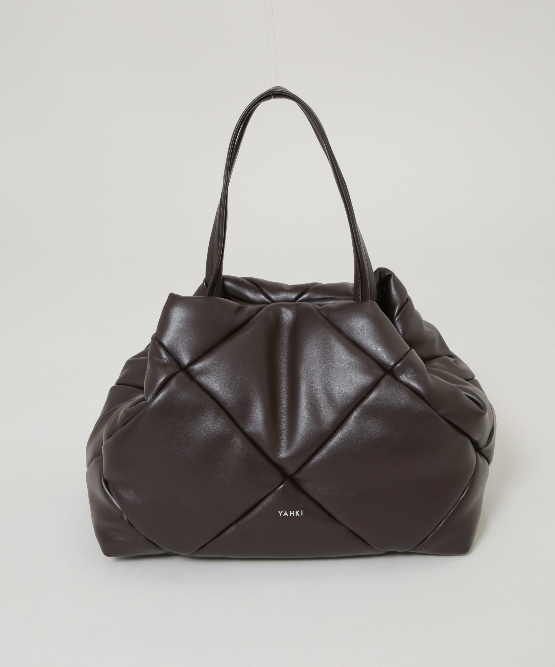 【ナノ ユニバース/nano universe】のYAHKI/FAKE トートバッグ インテリア・キッズ・メンズ・レディースファッション・服の通販 founy(ファニー) ファッション Fashion レディースファッション Fashion for Women バッグ Bags 秋 Autumn キルティング Quilted, Quilting 台形 A-Line, Trapezoid Shape 定番 Standard, Basic Item フェイクレザー Faux Leather, PU Leather フォルム Silhouette, Form ポケット Pocket, Pocket Detail ポーチ Pouch, Small Case マグネット Magnet, Magnetic Closure ビジネス 仕事 通勤 Business / Work / Commuting 2025年 2025 2025-2026秋冬・A/W Autumn/Winter 2025–26 AW25–26 D.ブラウン2|ID: prp329100004819840 ipo3291000000035022186