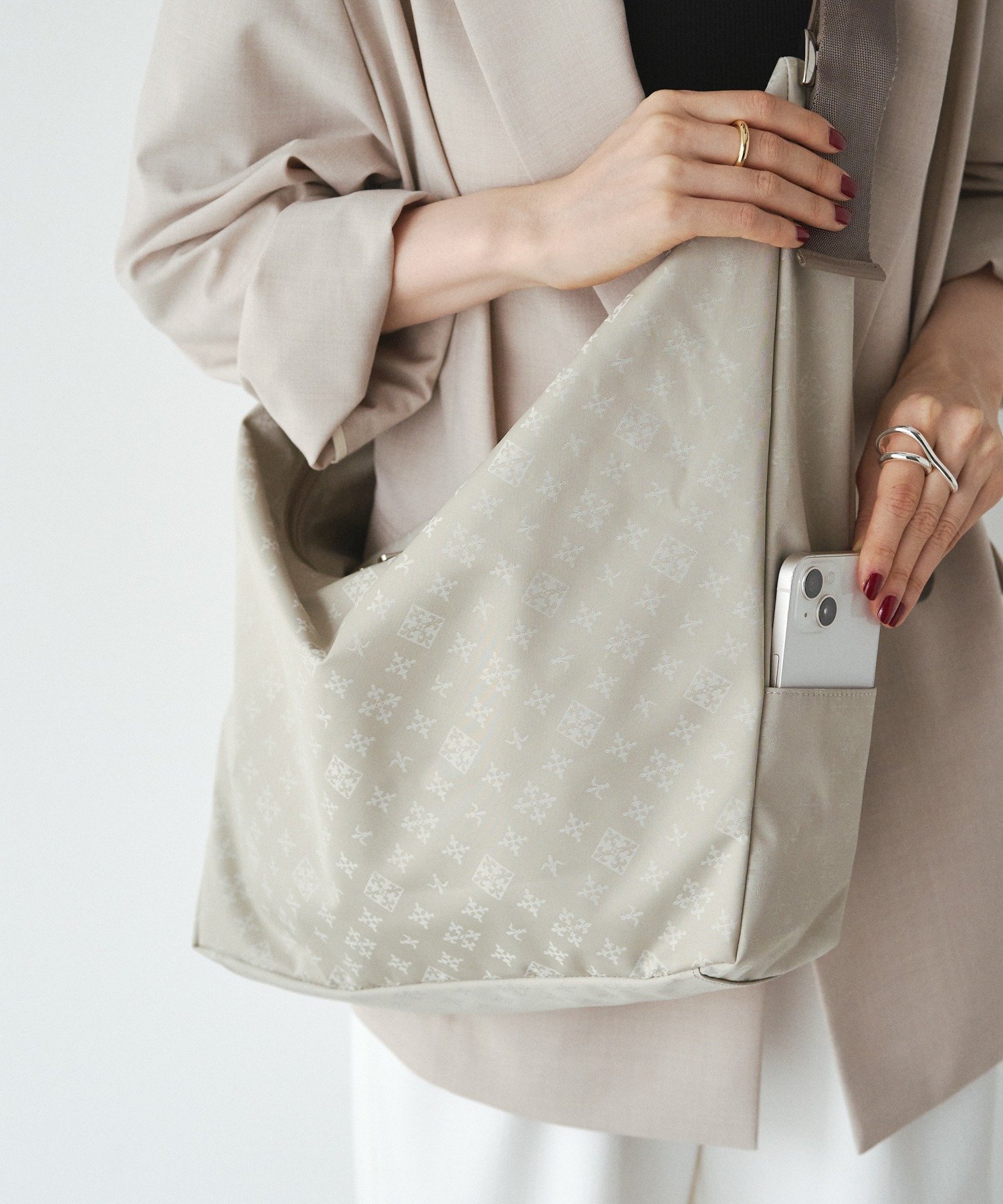 【ラシット/russet】の【BF10%OFFクーポン対象】ナイロン2WAYショルダーバッグ インテリア・キッズ・メンズ・レディースファッション・服の通販 founy(ファニー) ファッション Fashion レディースファッション Fashion for Women バッグ Bags エレガント 上品 Elegant ショルダー Shoulder, Shoulder Strap シンプル Simple, Minimal スタイリッシュ Stylish, Fashionable ダブル Double, Double-Breasted なめらか Smooth, Silky Texture ベーシック Basic, Essential ポケット Pocket, Pocket Detail おすすめ Recommended / Our Picks 日本製 Made In Japan ビジネス 仕事 通勤 Business / Work / Commuting 2025年 2025 2025-2026秋冬・A/W Autumn/Winter 2025–26 AW25–26 エクリュ|ID: prp329100004819861 ipo3291000000035022390