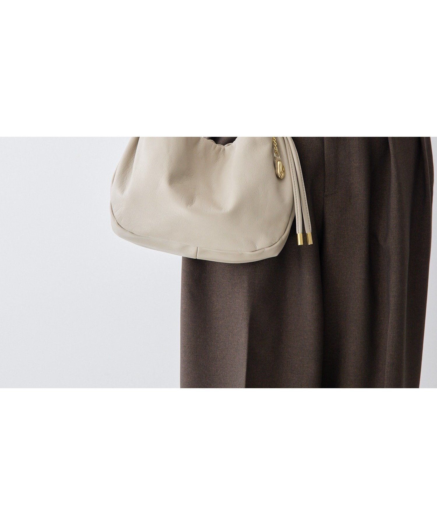 【ジェミール/gemeil】のスウィングワンショルダーバッグS(CE-1594) インテリア・キッズ・メンズ・レディースファッション・服の通販 founy(ファニー) 　ファッション　Fashion　レディースファッション　Fashion for Women　スマート　Smart, Elegant　財布　Wallet, Purse　チャーム　Charm, Pendant　デニム　Denim, Jeans Material　ハンカチ　Handkerchief, Hanky　ポケット　Pocket, Pocket Detail　マグネット　Magnet, Magnetic Closure　モバイル　Mobile, Smartphone　リップ　Lip, Lip Motif　グレージュ|ID: prp329100004819871 ipo3291000000035022572