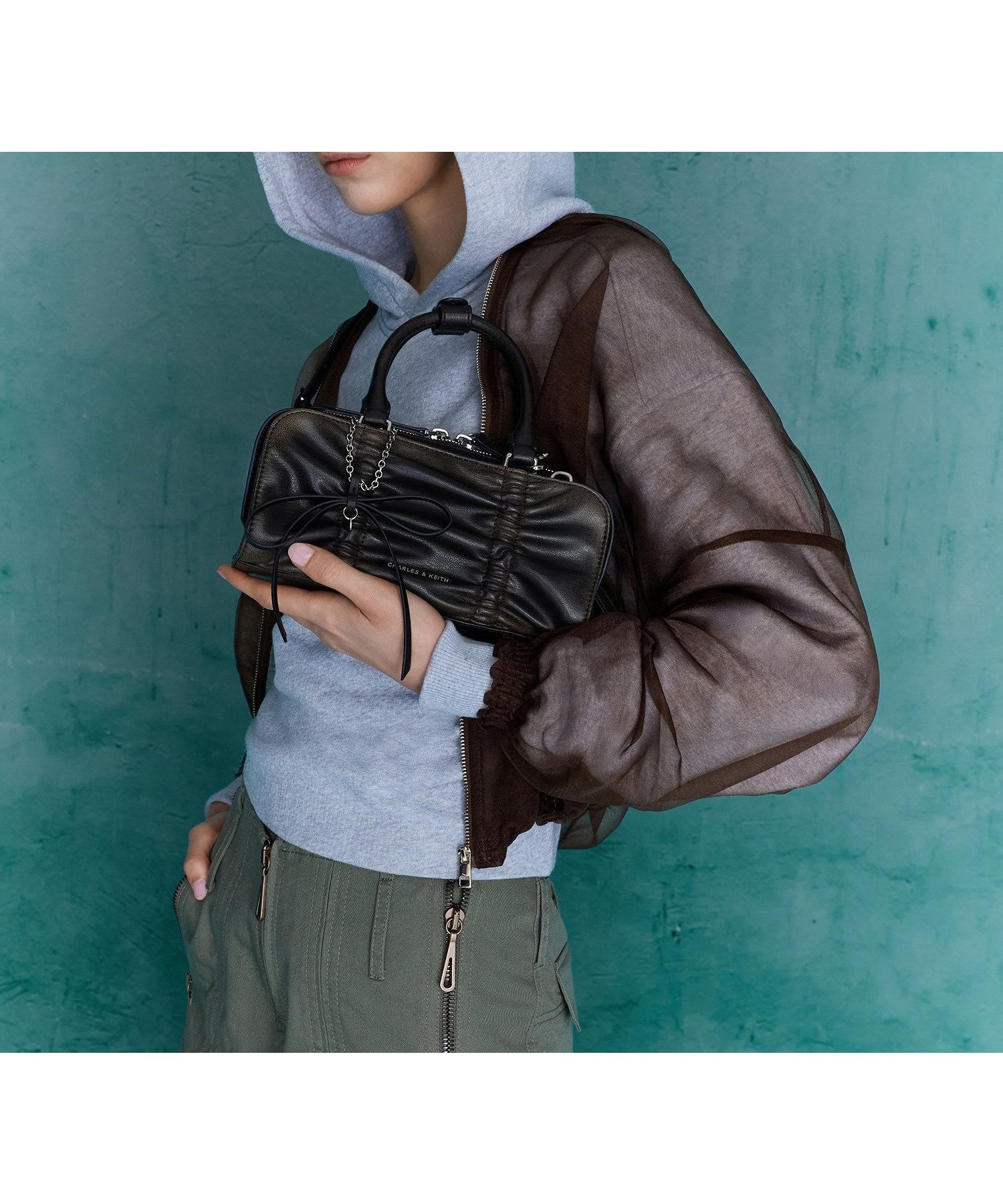 【チャールズ アンド キース/CHARLES & KEITH】のKadee ケーディー メタリックルーシュドボウチャームボウリングバッグ インテリア・キッズ・メンズ・レディースファッション・服の通販 founy(ファニー) 　ファッション　Fashion　レディースファッション　Fashion for Women　バッグ　Bags　ギャザー　Gathered, Ruffled　コンパクト　Compact, Small Size　チャーム　Charm, Pendant　リボン　Ribbon, Bow　エレガント 上品　Elegant　BurnishedBrown|ID: prp329100004820000 ipo3291000000035024350