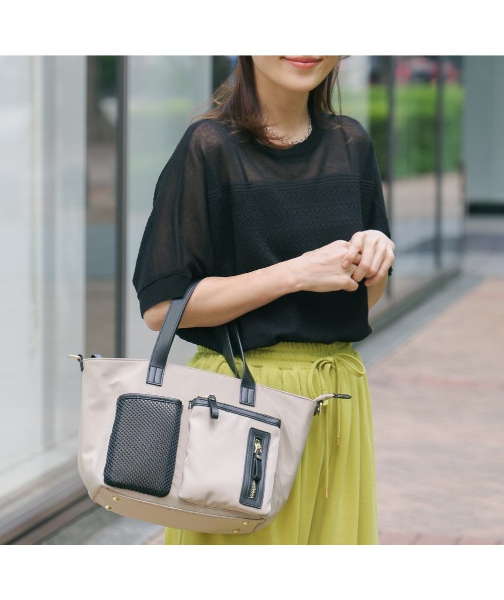 【バブ ブージュルード/Bab Bou Jeloud】の《新色登場!》【Bou Jeloud * はあちゅうコラボ】ヴォヤージュトートバッグ インテリア・キッズ・メンズ・レディースファッション・服の通販 founy(ファニー) 　ファッション　Fashion　レディースファッション　Fashion for Women　バッグ　Bags　コラボ　Collaboration, Collab　ショルダー　Shoulder, Shoulder Strap　フェイス　Face, Facial Design　ポケット　Pocket, Pocket Detail　メタル　Metal, Metal Parts　メッシュ　Mesh, Net Fabric　再入荷　Restock / Back in Stock　グレージュ|ID: prp329100004820005 ipo3291000000035024409