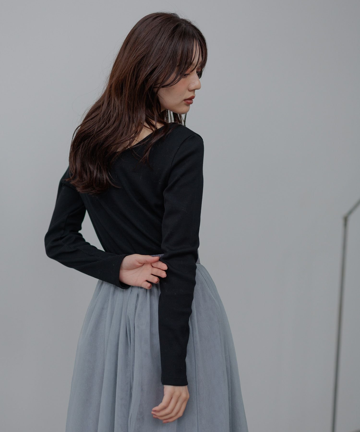 【アンデミュウ/Andemiu】の2WAYリブカットソー インテリア・キッズ・メンズ・レディースファッション・服の通販 founy(ファニー) 　ファッション　Fashion　レディースファッション　Fashion for Women　トップス・カットソー　Cut & Sew Tops　カットソー・ベーシックTシャツ　Cut-and-Sewn Tops / Stretch Tees & Basics　インナー　Innerwear　ジャケット　Jacket, Outerwear　デコルテ　Décolleté, Neckline　フィット　Fit, Slim Fit　ブラック|ID: prp329100004820034 ipo3291000000035024569