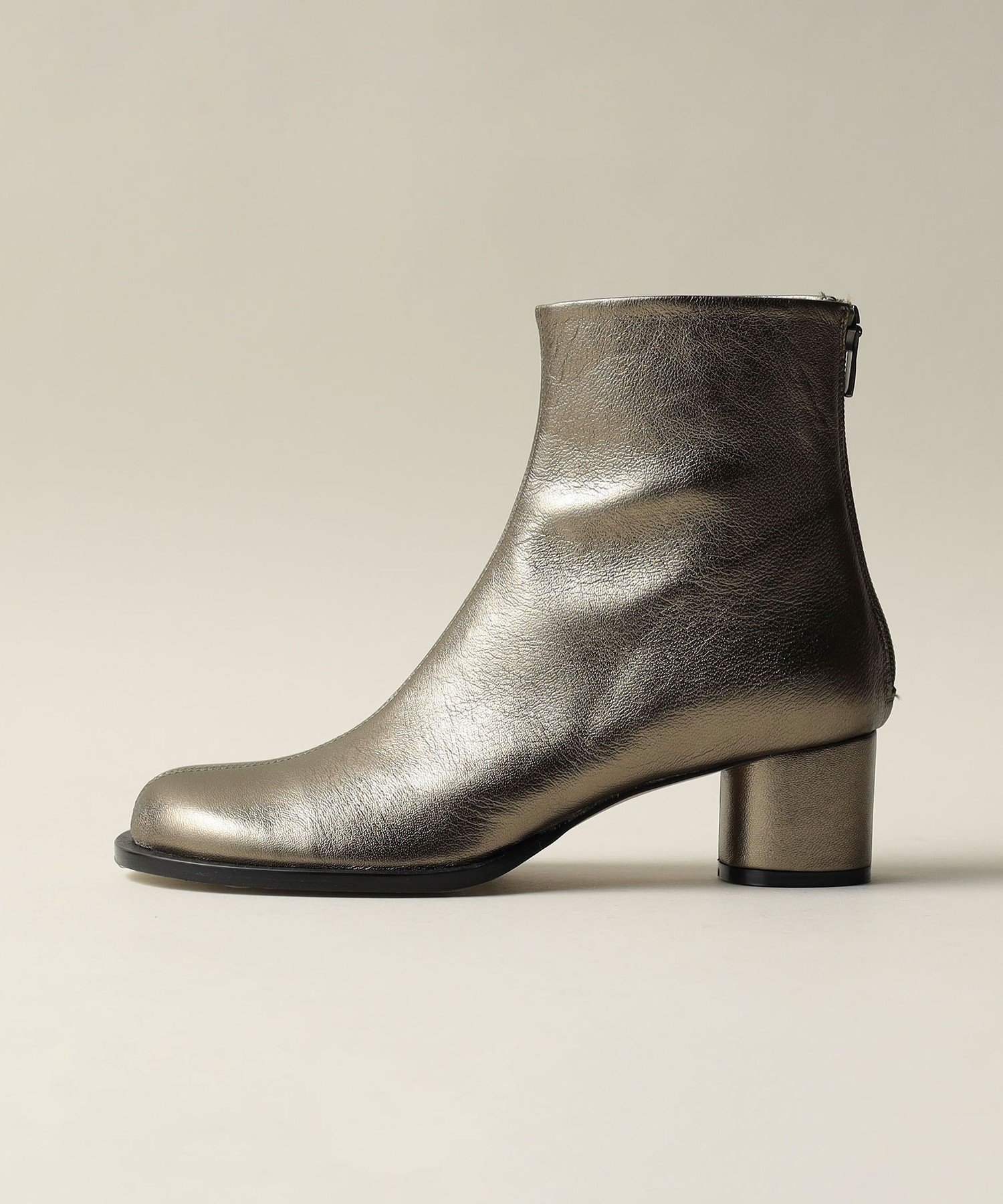 【ユナイテッドアローズ/UNITED ARROWS】のソフトタッチ ショートブーツ50↑ インテリア・キッズ・メンズ・レディースファッション・服の通販 founy(ファニー) 　ファッション　Fashion　レディースファッション　Fashion for Women　ショート　Short, Short Length　シルバー　Silver, Metallic Silver　シンプル　Simple, Minimal　ソックス　Socks, Hosiery　フォルム　Silhouette, Form　アウトレット　Outlet / Clearance　おすすめ　Recommended / Our Picks　SILVER|ID: prp329100004820068 ipo3291000000035024841