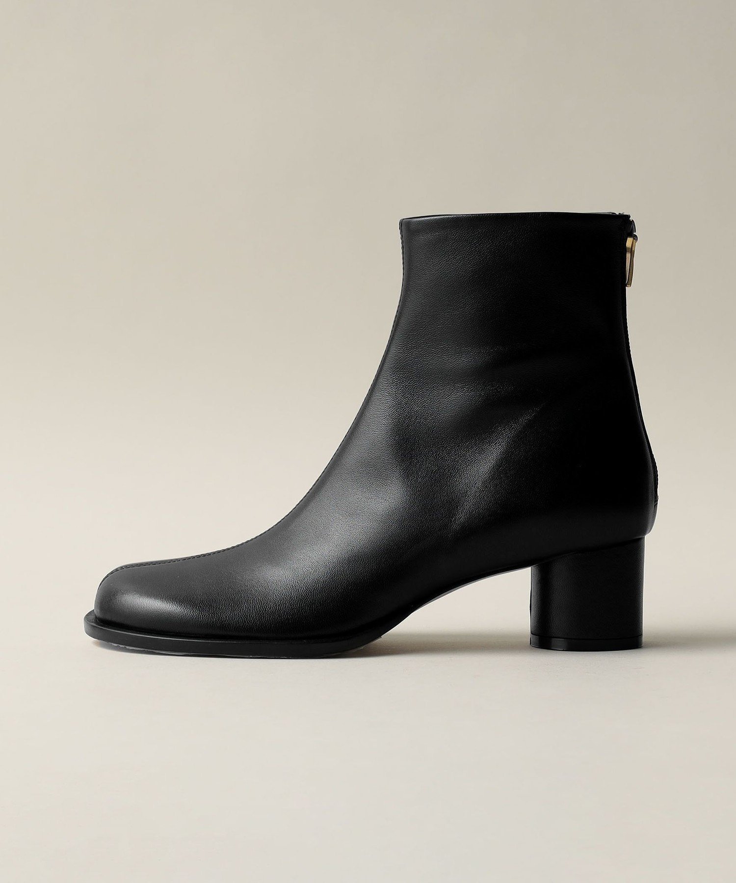 【ユナイテッドアローズ/UNITED ARROWS】のソフトタッチ ショートブーツ50↑ インテリア・キッズ・メンズ・レディースファッション・服の通販 founy(ファニー) 　ファッション　Fashion　レディースファッション　Fashion for Women　ショート　Short, Short Length　シルバー　Silver, Metallic Silver　シンプル　Simple, Minimal　ソックス　Socks, Hosiery　フォルム　Silhouette, Form　アウトレット　Outlet / Clearance　おすすめ　Recommended / Our Picks　BLACK|ID: prp329100004820068 ipo3291000000035024842