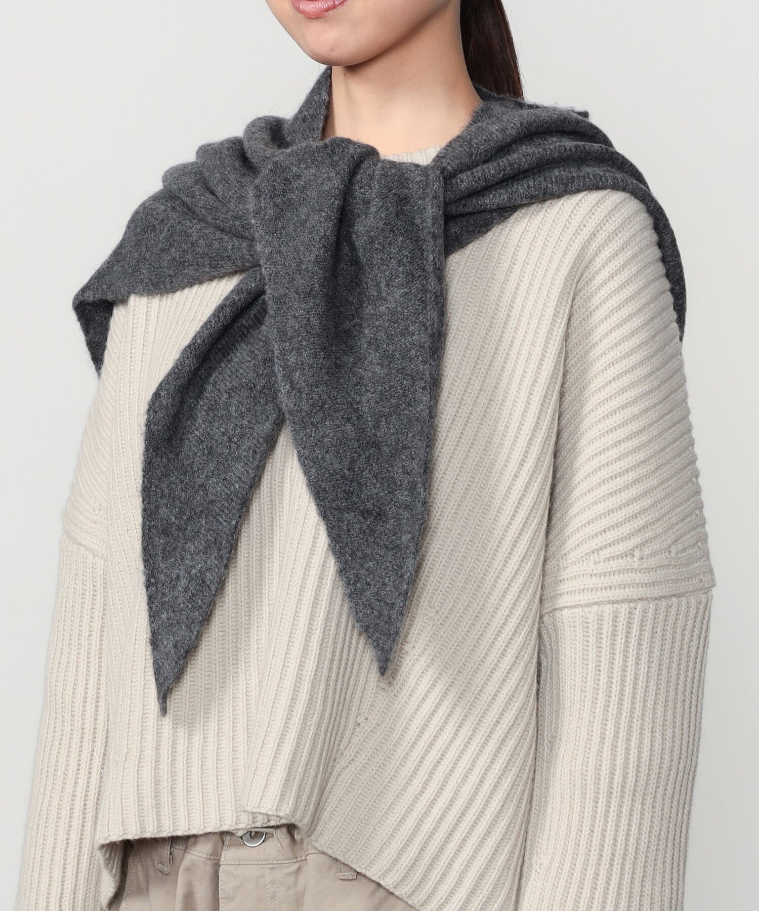 【ビショップ/Bshop】のニット バンダナ UNISEX インテリア・キッズ・メンズ・レディースファッション・服の通販 founy(ファニー) 　ファッション　Fashion　レディースファッション　Fashion for Women　トップス・カットソー　Cut & Sew Tops　ニット　Knit Tops & Sweaters　ユニセックス　Unisex, Genderless　イタリア　Italy　シルク　Silk, 100% Silk　スカーフ　Scarf, Neckwear　トライアングル　Triangle, Triangular Shape　バンダナ　Bandana, Head Scarf　GREY系1|ID: prp329100004820161 ipo3291000000035025557