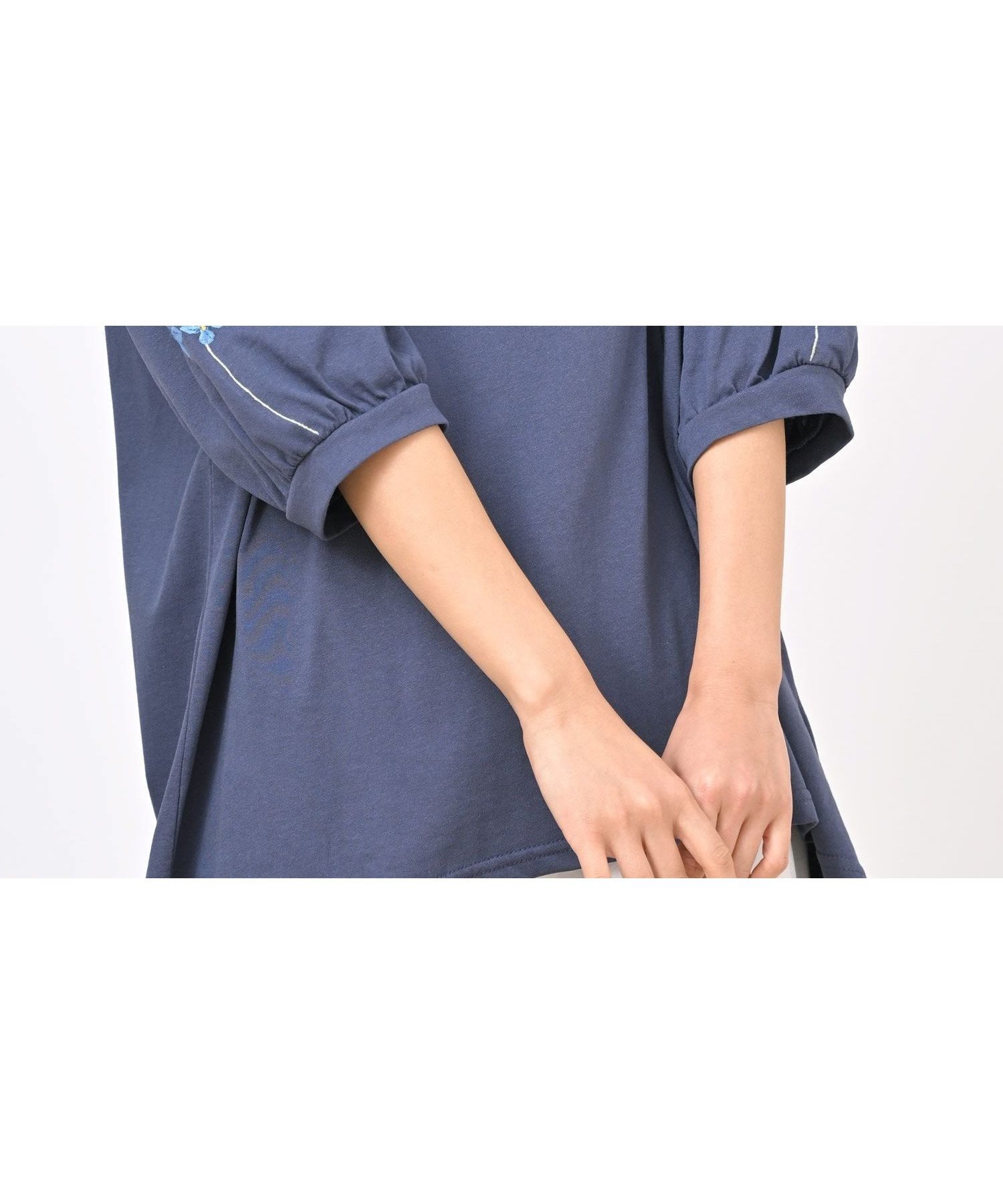 【アールピーエス/rps】の刺繍スリーブ7分袖カットプルオーバー インテリア・キッズ・メンズ・レディースファッション・服の通販 founy(ファニー) 　ファッション　Fashion　レディースファッション　Fashion for Women　トップス・カットソー　Cut & Sew Tops　カジュアルプルオーバー・ニットトップス　Pullovers & Knit Tops / Casual Pullovers　コンシャス　Conscious, Bodycon　シンプル　Simple, Minimal　スリーブ　Sleeve, Long Sleeve / Short Sleeve　フラワー　Flower, Floral　再入荷　Restock / Back in Stock　ネイビー|ID: prp329100004820169 ipo3291000000035025660