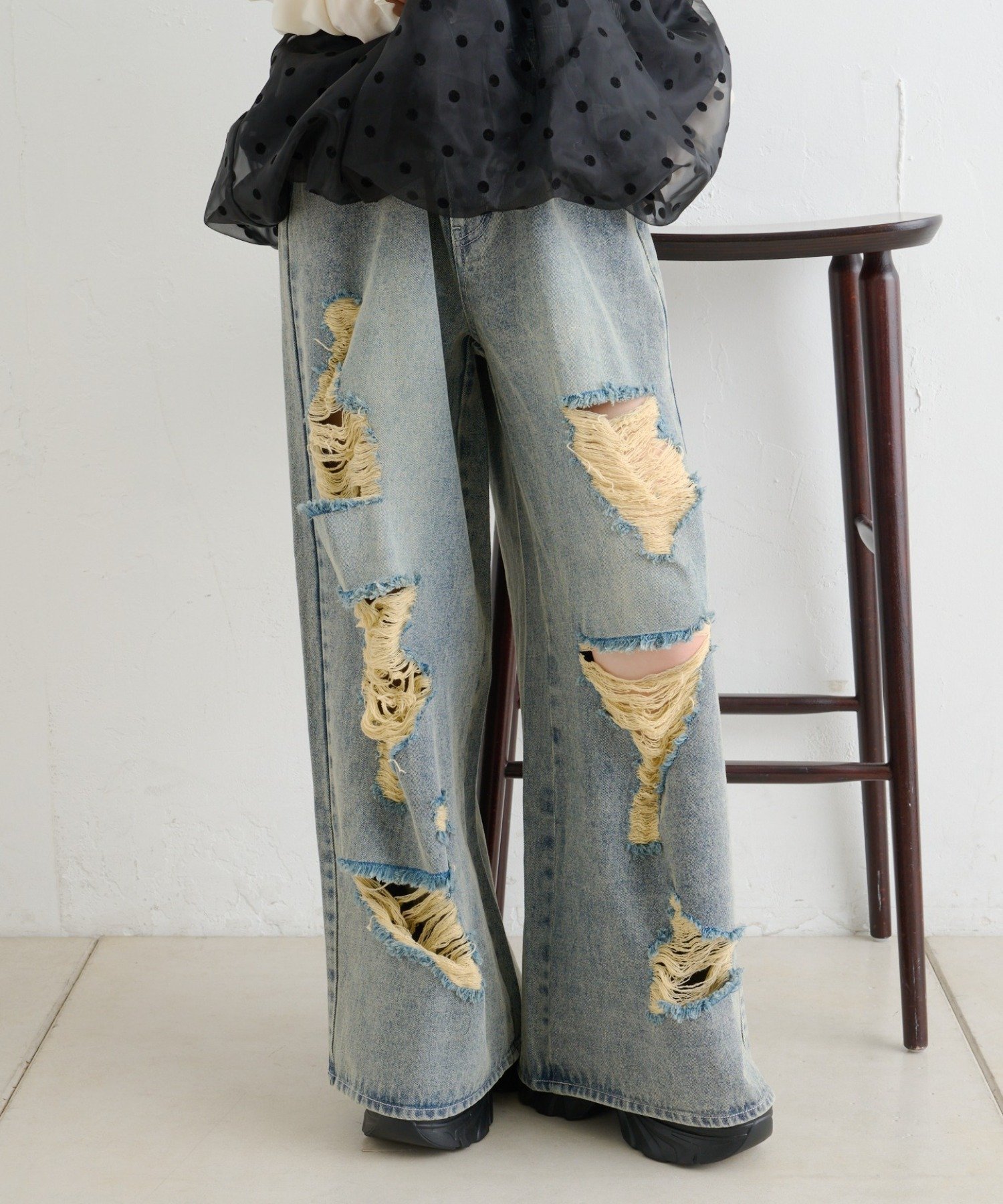 【パルグループ/PAL GROUP】の【w closet】クラッシュダメージデニムパンツ 人気、トレンドファッション・服の通販 founy(ファニー) ファッション Fashion レディースファッション Fashion for Women パンツ Pants & Trousers デニムパンツ・ジーンズ・美脚デニム Denim Jeans & Pants シアー Sheer, See-Through スウェット / スエット Sweatshirt, Sweatwear ストレート Straight, Straight Cut ダメージ Distressed, Destroyed デニム Denim, Jeans Material ヴィンテージ Vintage Style 再入荷 Restock / Back in Stock other-1|ID: prp329100004820288 ipo3291000000035026978