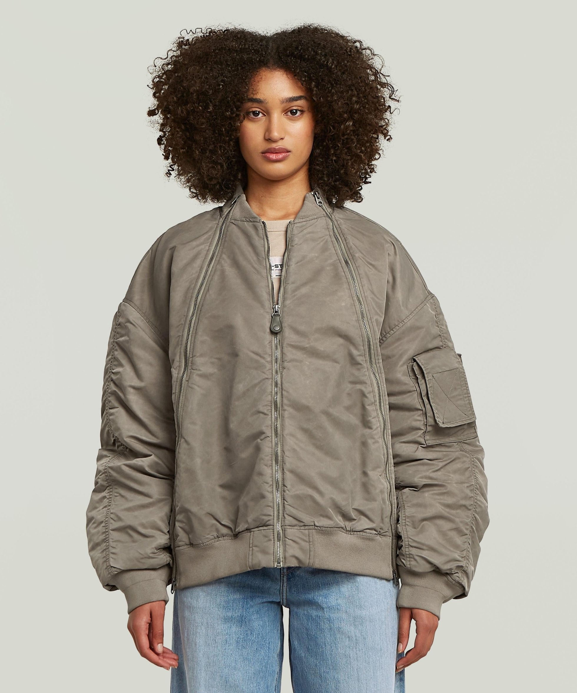 【ジースター ロゥ/G-Star RAW】の【公式ショップ】【UNISEX】Macro Balloon Bomber/バルーンシルエットMA1タイプジップディテールオーバーサイズボンバーブルゾン インテリア・キッズ・メンズ・レディースファッション・服の通販 founy(ファニー) 　ファッション　Fashion　レディースファッション　Fashion for Women　アウター　Coat / Outerwear Collection　ブルゾンジャケット・スポーティアウター　Blouson Jackets　アンダー　Underwear Essentials　エレガント 上品　Elegant　ヴィンテージ　Vintage Style　クラシック　Classic, Timeless Style　コレクション　Collection, Seasonal Line　軽量　Lightweight, Ultra Light　ショルダー　Shoulder, Shoulder Strap　シンプル　Simple, Minimal　ジーンズ　Jeans, Denim Pants　スラックス　Slacks, Dress Pants　スリーブ　Sleeve, Long Sleeve / Short Sleeve　デニム　Denim, Jeans Material　ドロップ　Drop Shoulder, Dropped Style　バルーン　Balloon, Balloon Silhouette　ポケット　Pocket, Pocket Detail　ミリタリー　Military, Army Style　モダン　Modern, Contemporary　ユニセックス　Unisex, Genderless　リラックス　Relax, Relaxed Fit　ワイド　Wide, Wide Fit　ワーク　Workwear, Utility Style　coated whitebait|ID: prp329100004820295 ipo3291000000035027040