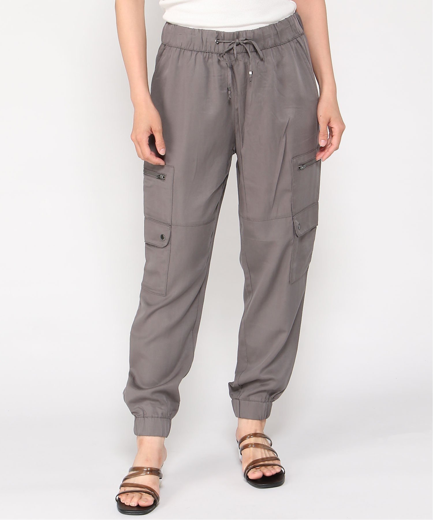 【バナナリパブリック ファクトリーストア/BANANA REPUBLIC FACTORY STORE】のBANANA REPUBLIC FACTORY STORE テンセルソフトカーゴパンツ インテリア・キッズ・メンズ・レディースファッション・服の通販 founy(ファニー) 　ファッション　Fashion　レディースファッション　Fashion for Women　パンツ　Pants & Trousers　カーゴパンツ　Cargo Pants, Utility Pants　ポケット　Pocket, Pocket Detail　PEPPER_GREY|ID: prp329100004820296 ipo3291000000035027068