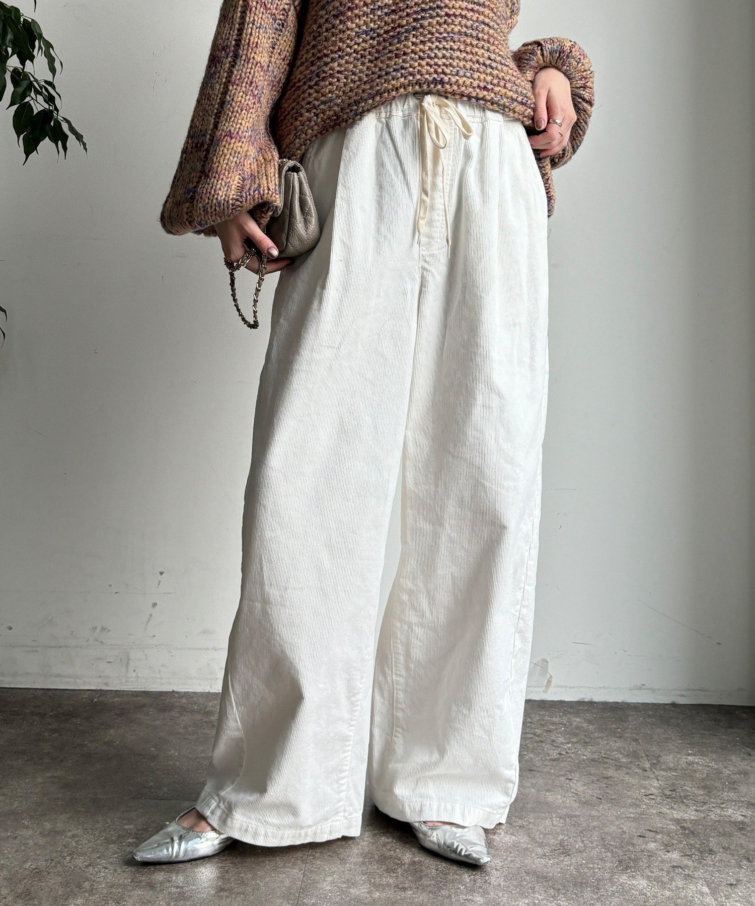【ドゥドゥ/DouDou】のコーデュロイワイドイージーパンツ インテリア・キッズ・メンズ・レディースファッション・服の通販 founy(ファニー) 　ファッション　Fashion　レディースファッション　Fashion for Women　パンツ　Pants & Trousers　コーデュロイ　Corduroy, Cord Fabric　切替　Switching, Contrast Panel　スマート　Smart, Elegant　雑誌　Magazine, Fashion Magazine　トレンド　Trend, Trending Now　定番　Standard, Basic Item　フロント　Front, Front Design　リラックス　Relax, Relaxed Fit　ワイド　Wide, Wide Fit　A/W・秋冬　Autumn/Winter　冬　Winter / This Winter　再入荷　Restock / Back in Stock　エレガント 上品　Elegant　2025年　2025　2025-2026秋冬・A/W　Autumn/Winter 2025–26 AW25–26　オフホワイト|ID: prp329100004820301 ipo3291000000035027127
