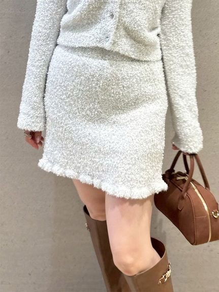 【リリーブラウン/Lily Brown】のラメニットミニスカート インテリア・キッズ・メンズ・レディースファッション・服の通販 founy(ファニー) 　ファッション　Fashion　レディースファッション　Fashion for Women　スカート　Skirts　ミニスカート　Mini Skirts　おすすめ　Recommended / Our Picks　カーディガン　Cardigan, Knitwear　シンプル　Simple, Minimal　スウェット / スエット　Sweatshirt, Sweatwear　スマート　Smart, Elegant　フェミニン　Feminine, Girly　フリル　Frill, Ruffle　台形　A-Line, Trapezoid Shape　畦　Ribbed Knit　A/W・秋冬　Autumn/Winter　WHT[001]|ID: prp329100004820307 ipo3291000000035027206